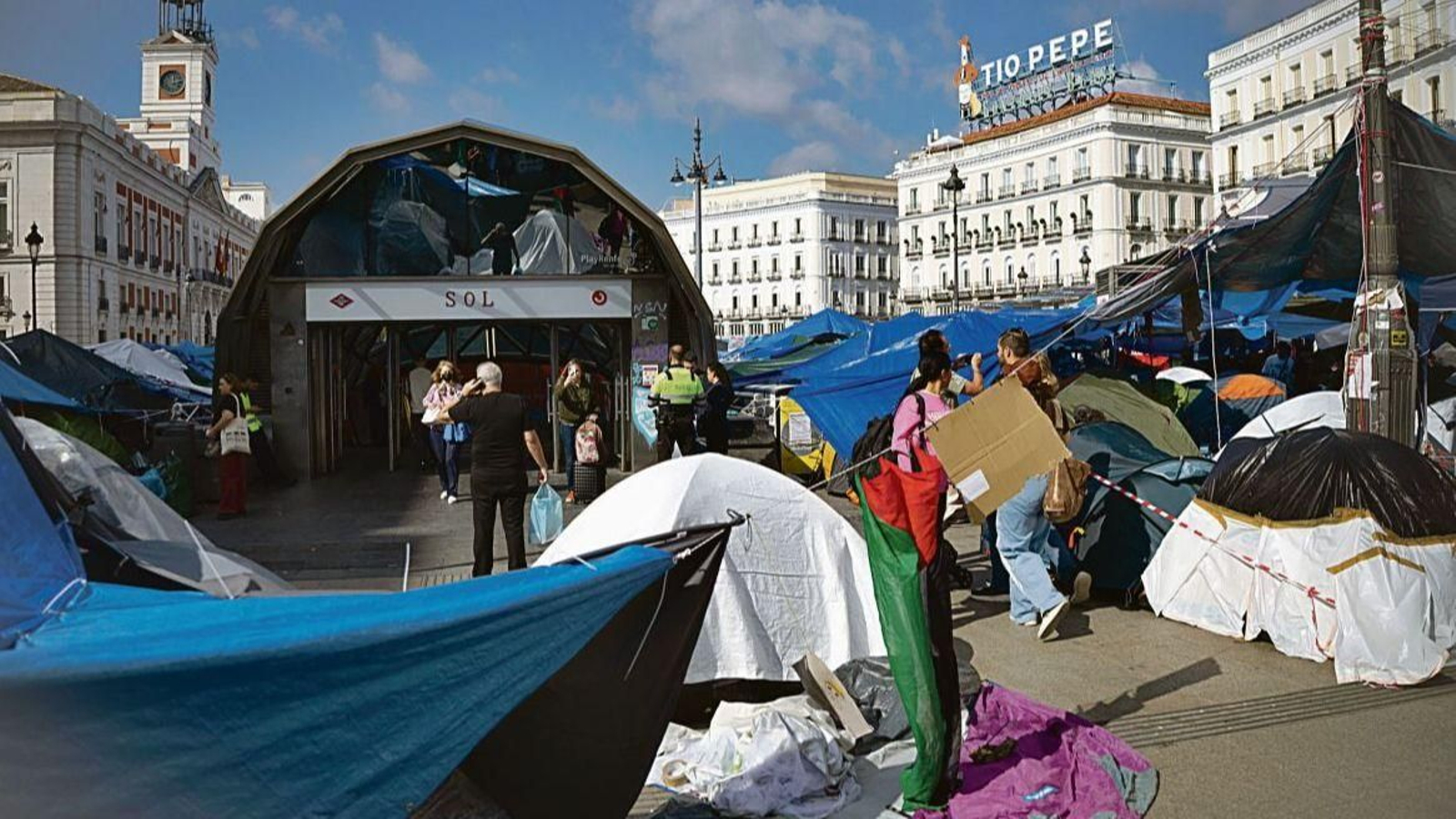 Acampada por la vivienda en la Puerta del Sol de Madrid.