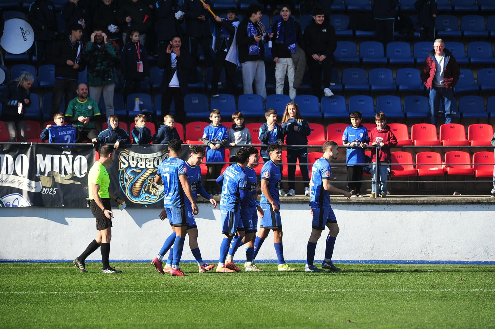 Galería | O Couto vive una nueva victoria del Ourense CF antes de la reforma del césped