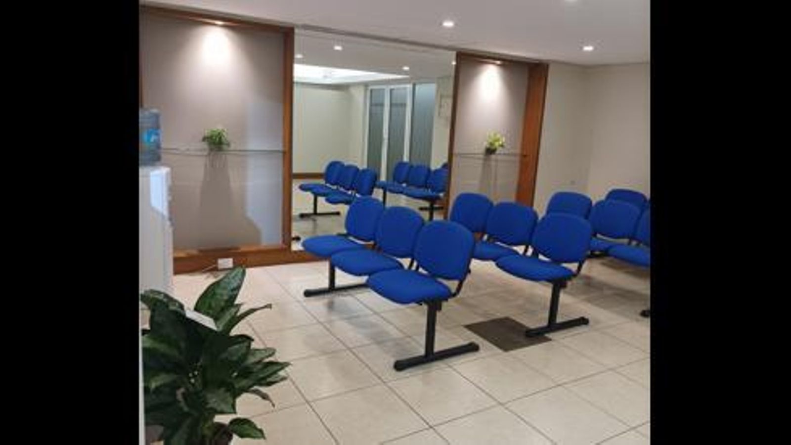 Sala de espera de la nueva Sede de la Consejería de Trabajo de Rosario