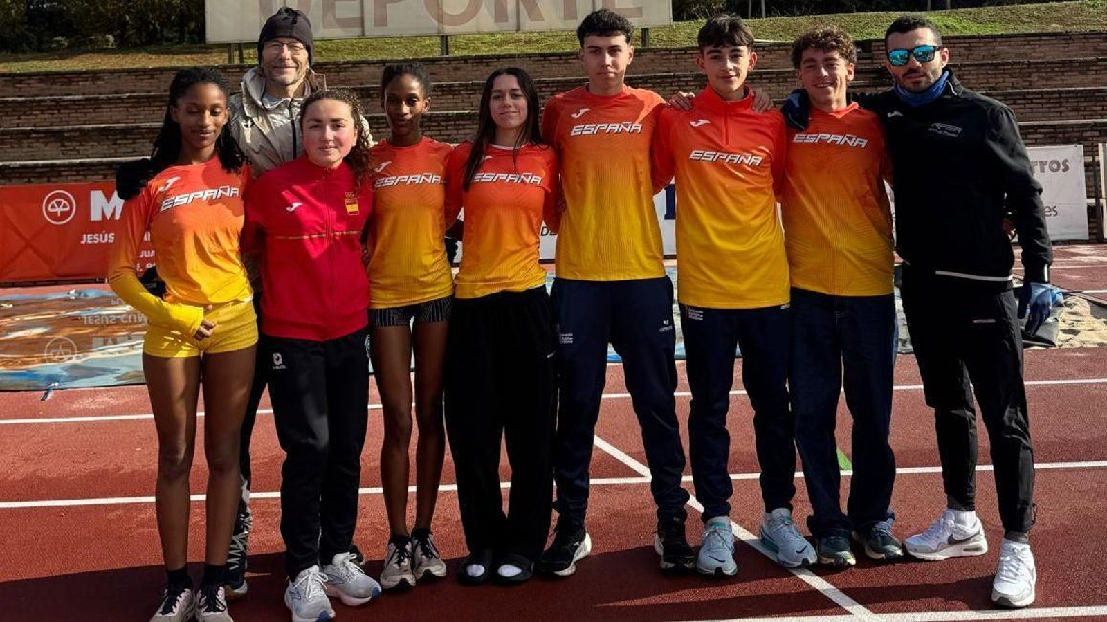 Xoel Franco y Manu Ageitos, entre los representantes de Galicia en la concentración.
