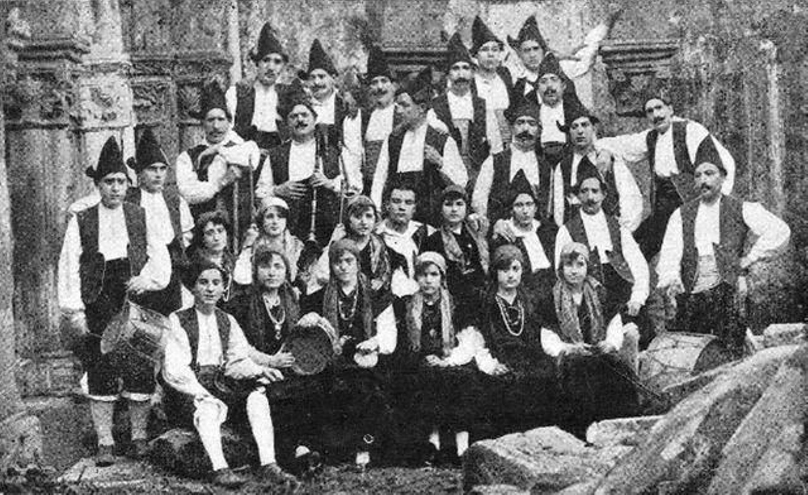 1920: Os Enxebres en la revista Vida Gallega.