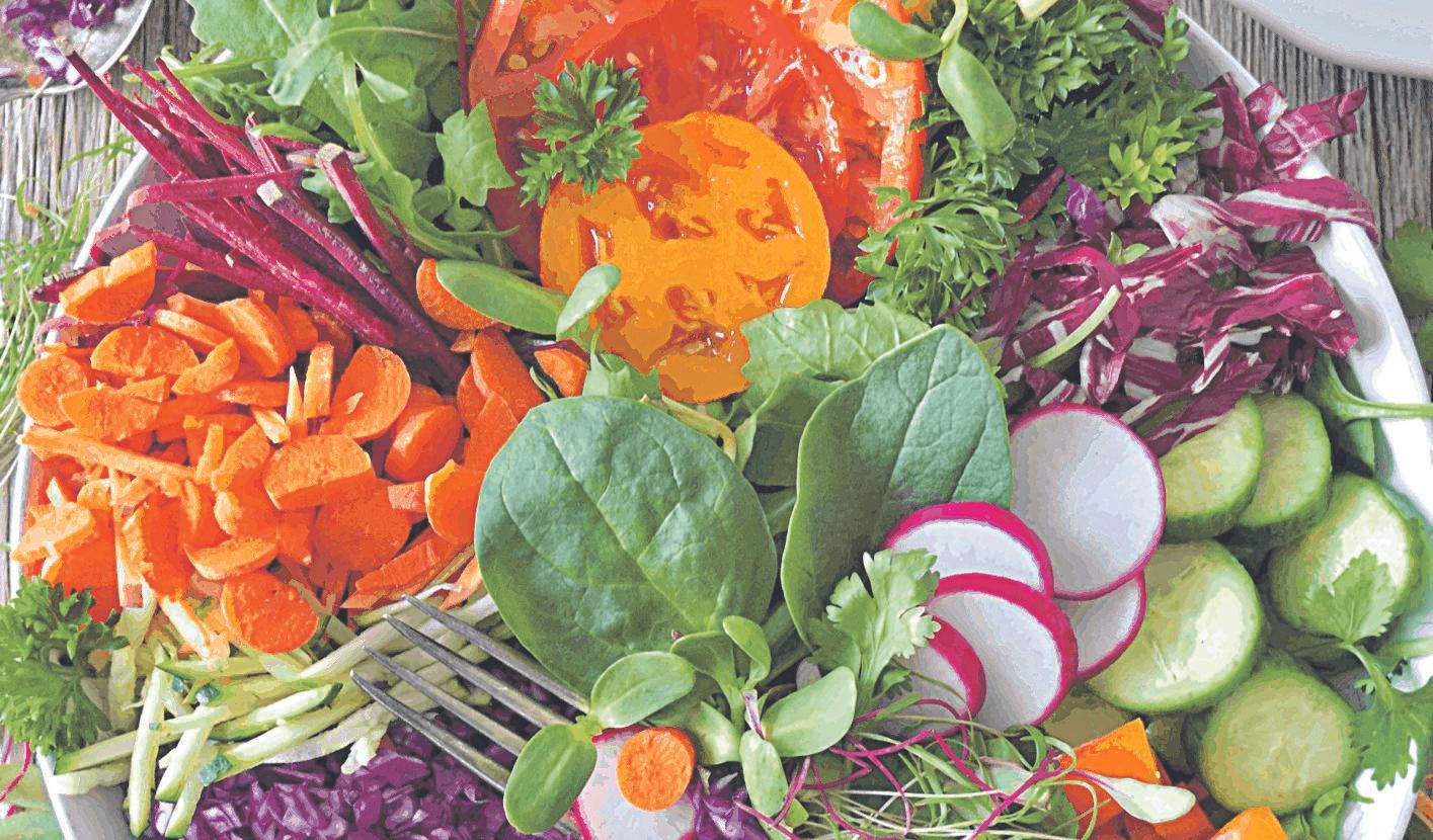 Legumbres, cereales integrales y verduras forman parte de la dieta.