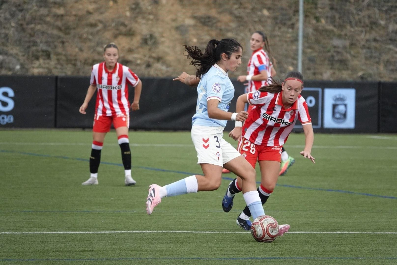 As Celtas dispuso de alguna ocasión para marcar, pero también el Sporting generó peligro en A Madroa.