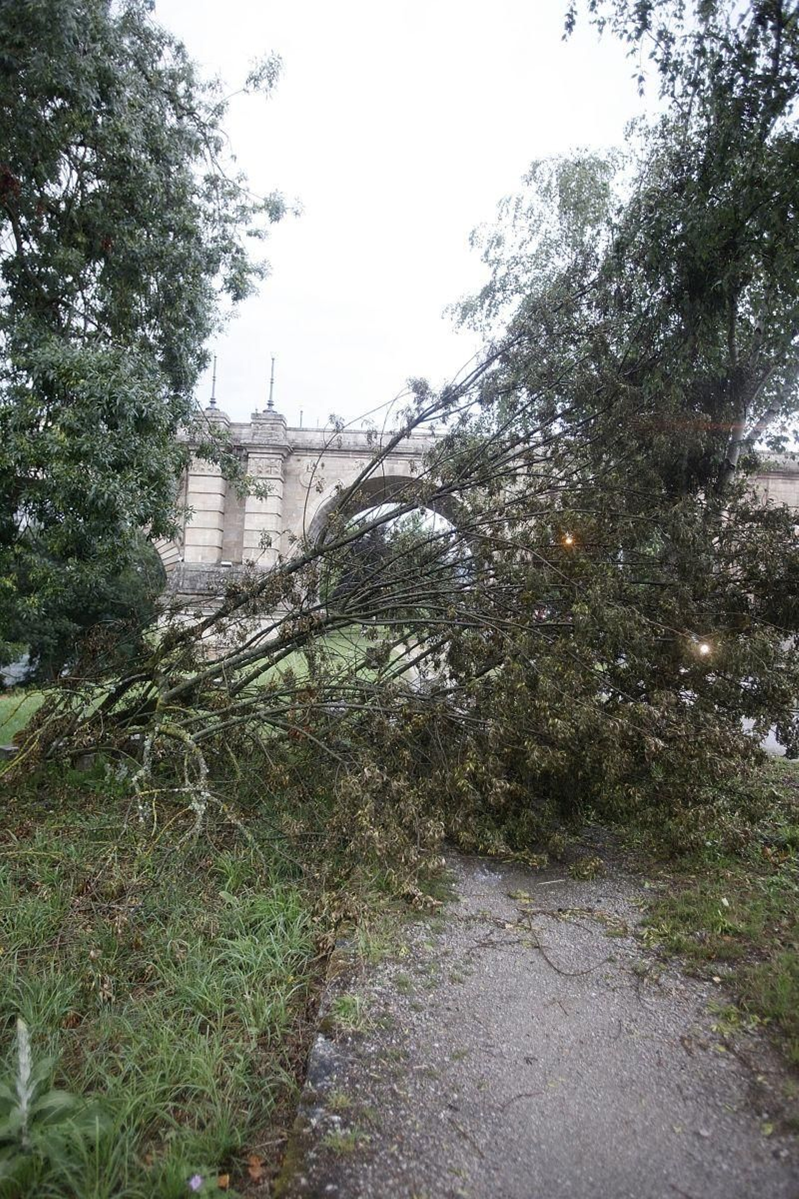 La tormenta vuelve a dejar daños en Ourense