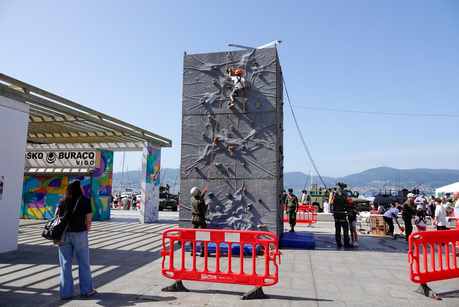 Galería | Comienza la programación del Día de las Fuerzas Armadas en Vigo