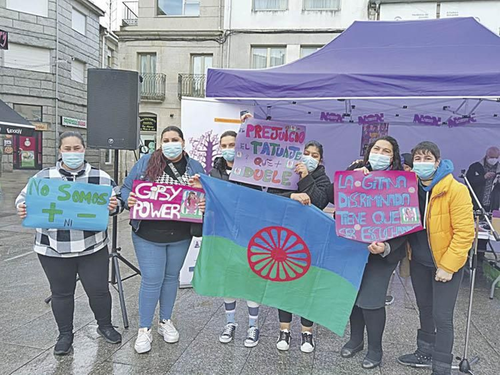 Un grupo de jóvenes en favor del respeto y la integración el pasado 8M.