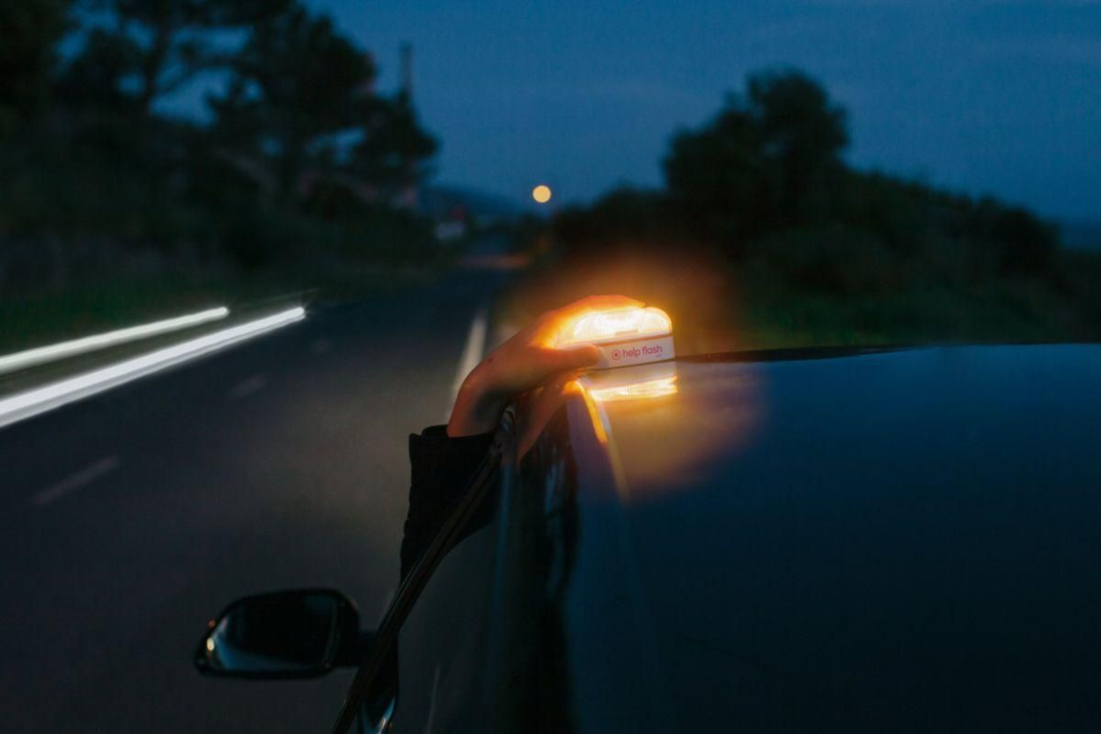 El dispositivo luminoso permite señalizar una avería sin salir del vehículo.