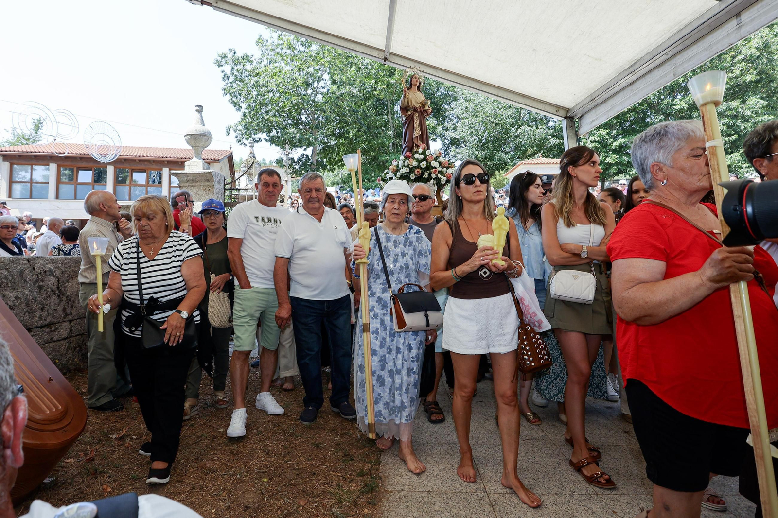 Galería | Ribarteme procesiona a Santa Marta sin "caixóns"