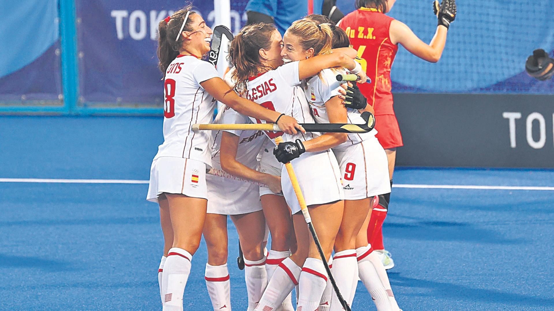 Las jugadoras españolas celebran uno 

de los goles ante China.