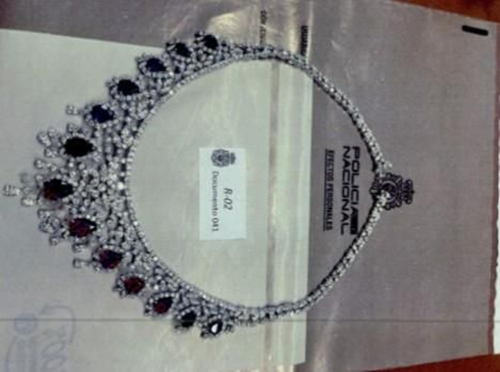 Galería | Zapatero guardaba decenas de joyas y relojes en una caja fuerte en su despacho, fotos