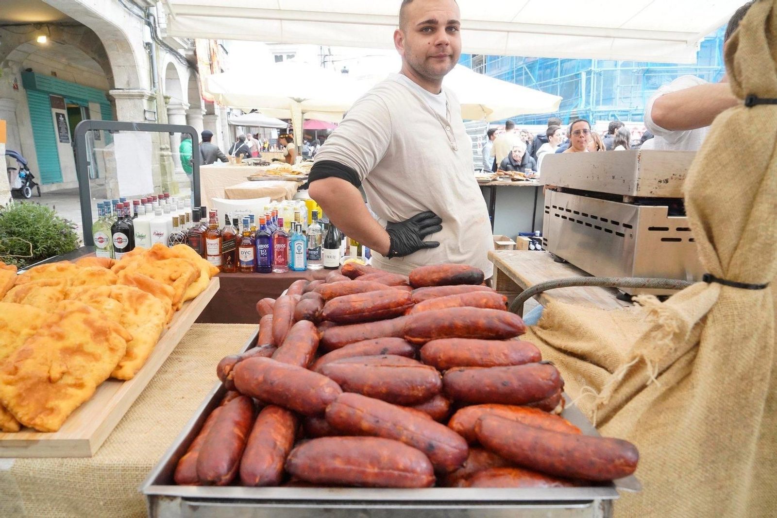 Puestos de comida en el mercado de la Reconquista.