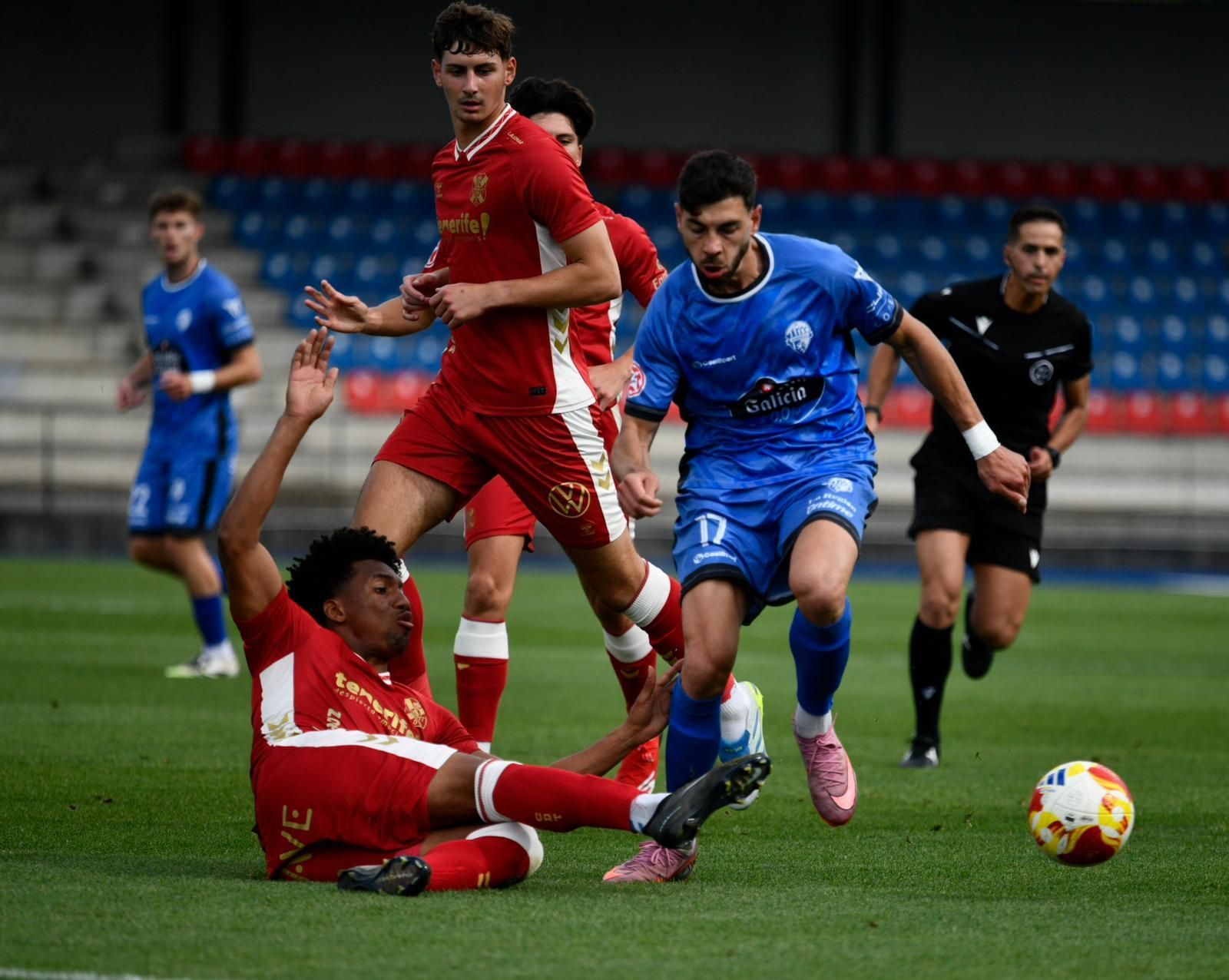 Galería | La tristeza invade O Couto con el descenso del Ourense CF