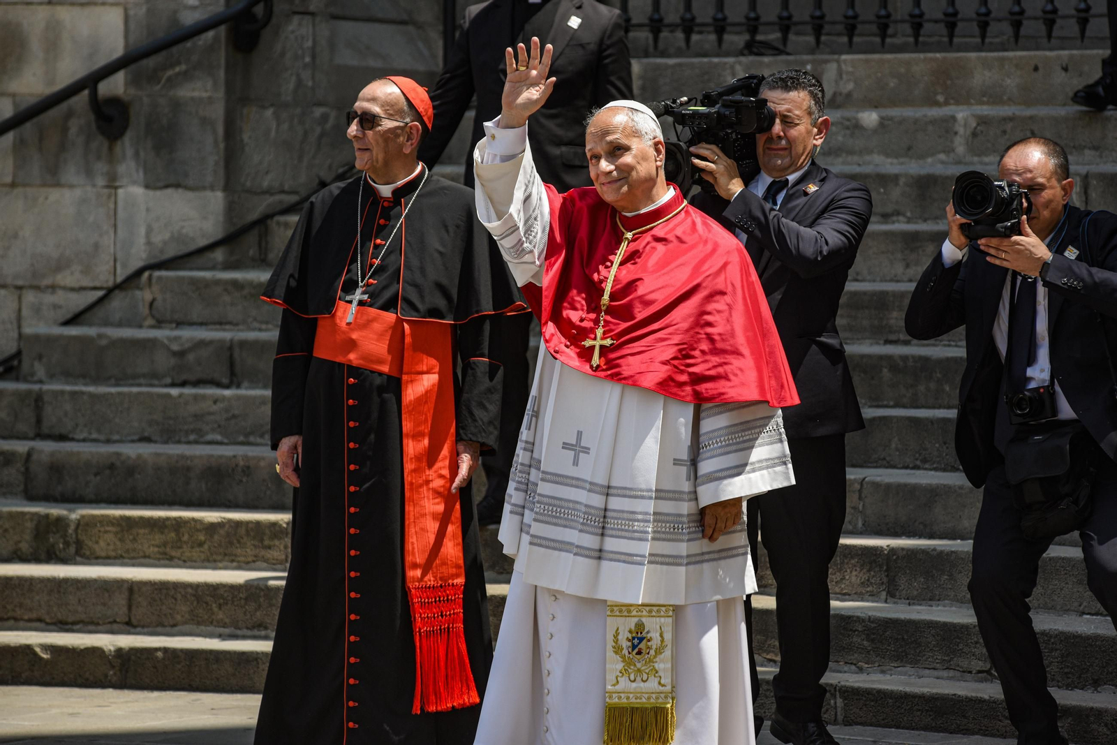 Galería | Cuarta jornada del papa León XIV en Barcelona, así lo acogieron en la catedral