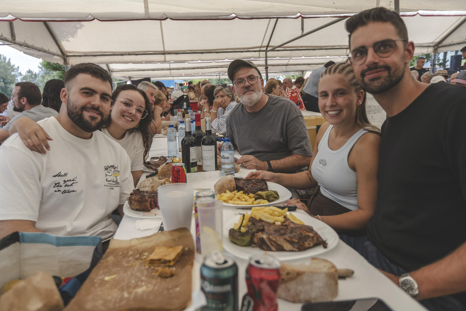 Galería |  Casi mil chuletones servidos este año en la fiesta de Garabás