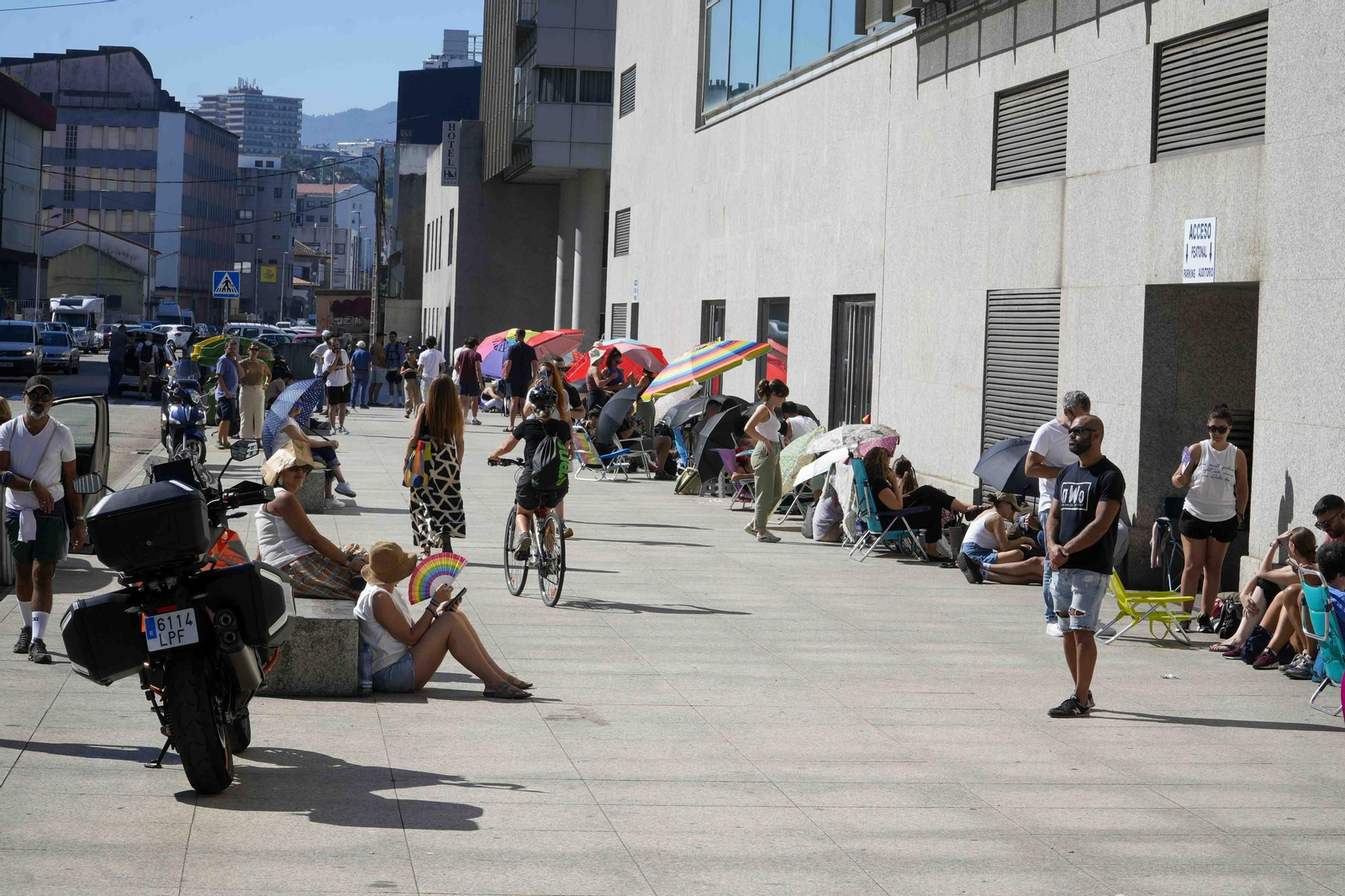 Galería | Infinitas colas por una entrada para Arde Bogatá en Vigo