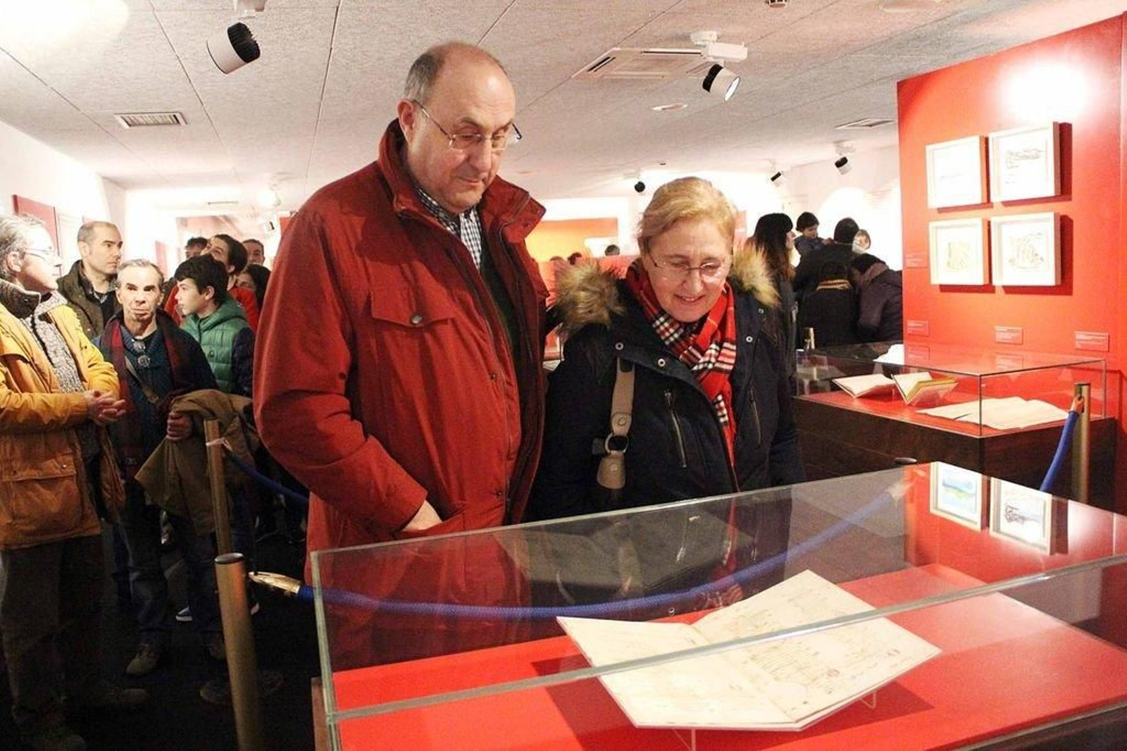 El Museo do Mar acogió ayer las últimas visitas al Pergamiño Vindel con colas en la entrada de la sala.