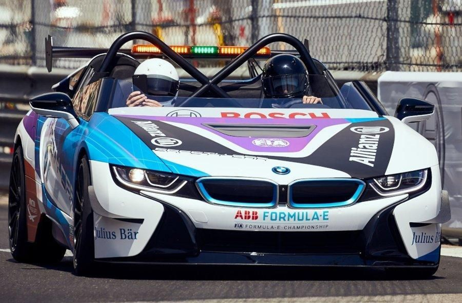 El nuevo i8 Roadstar en carrera.