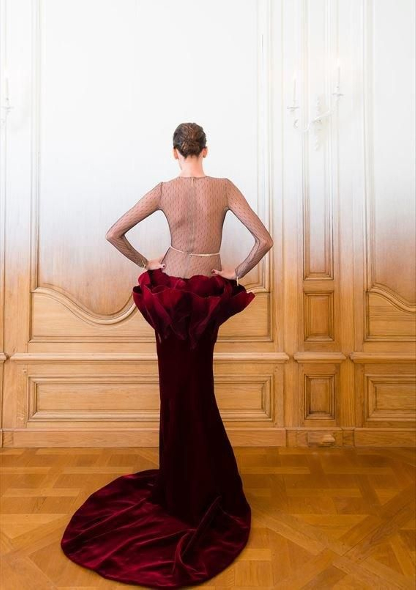 Famosas con vestidos transparente 17