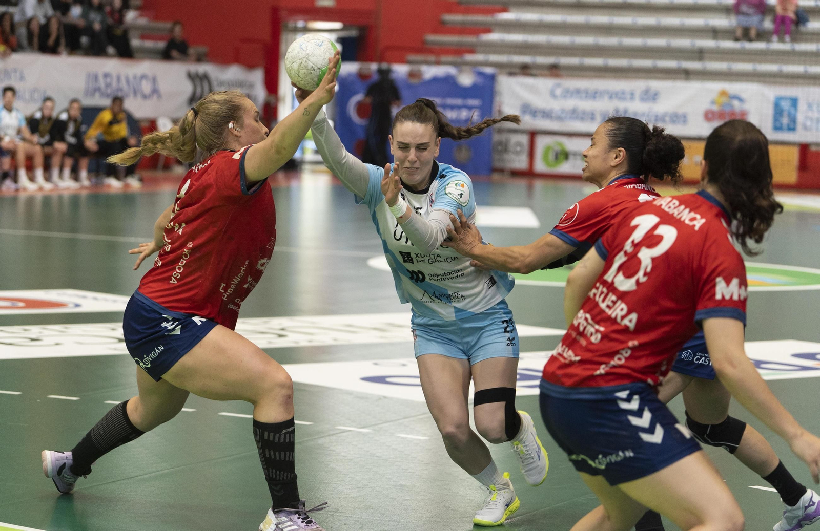 Galería | Porriño y Guardés se miden en el derbi femenino