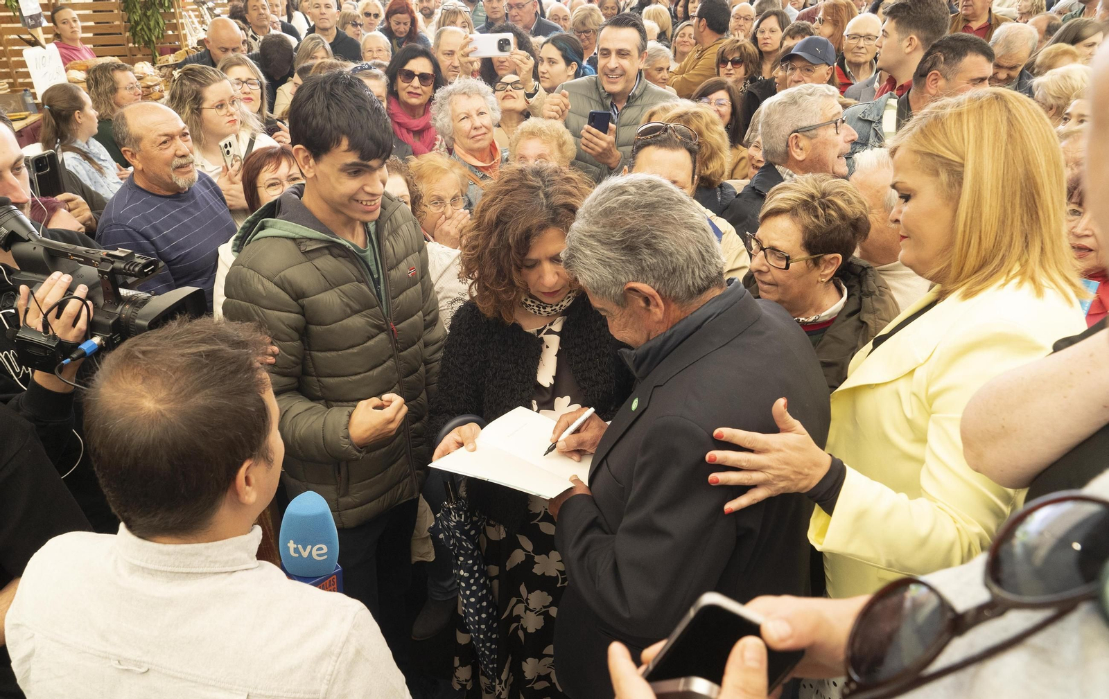 Galería | Un domingo en Redondela entre choco y Revilla