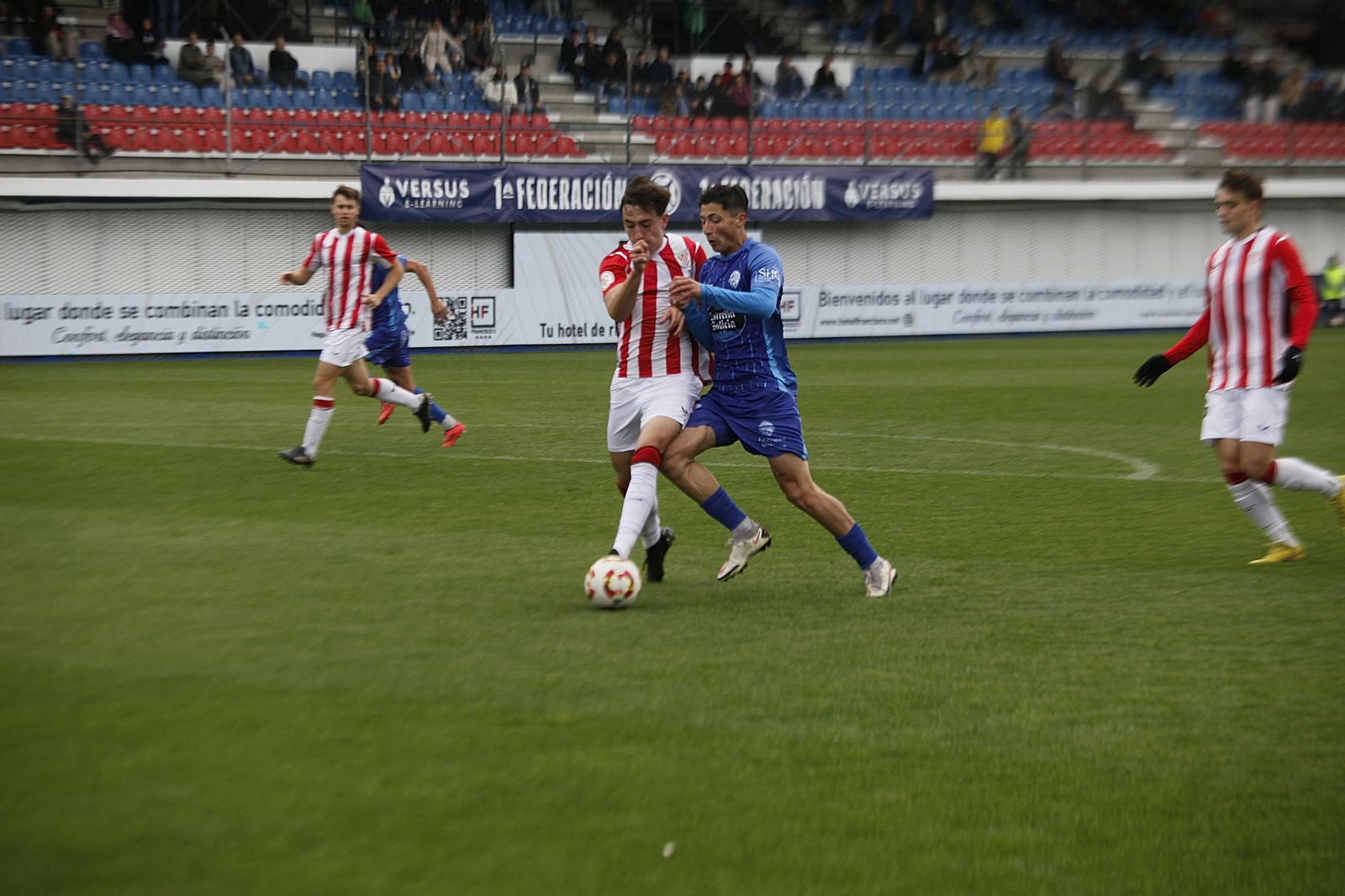 Galería | El Ourense CF sumó su primera derrota en el fortín de O Couto