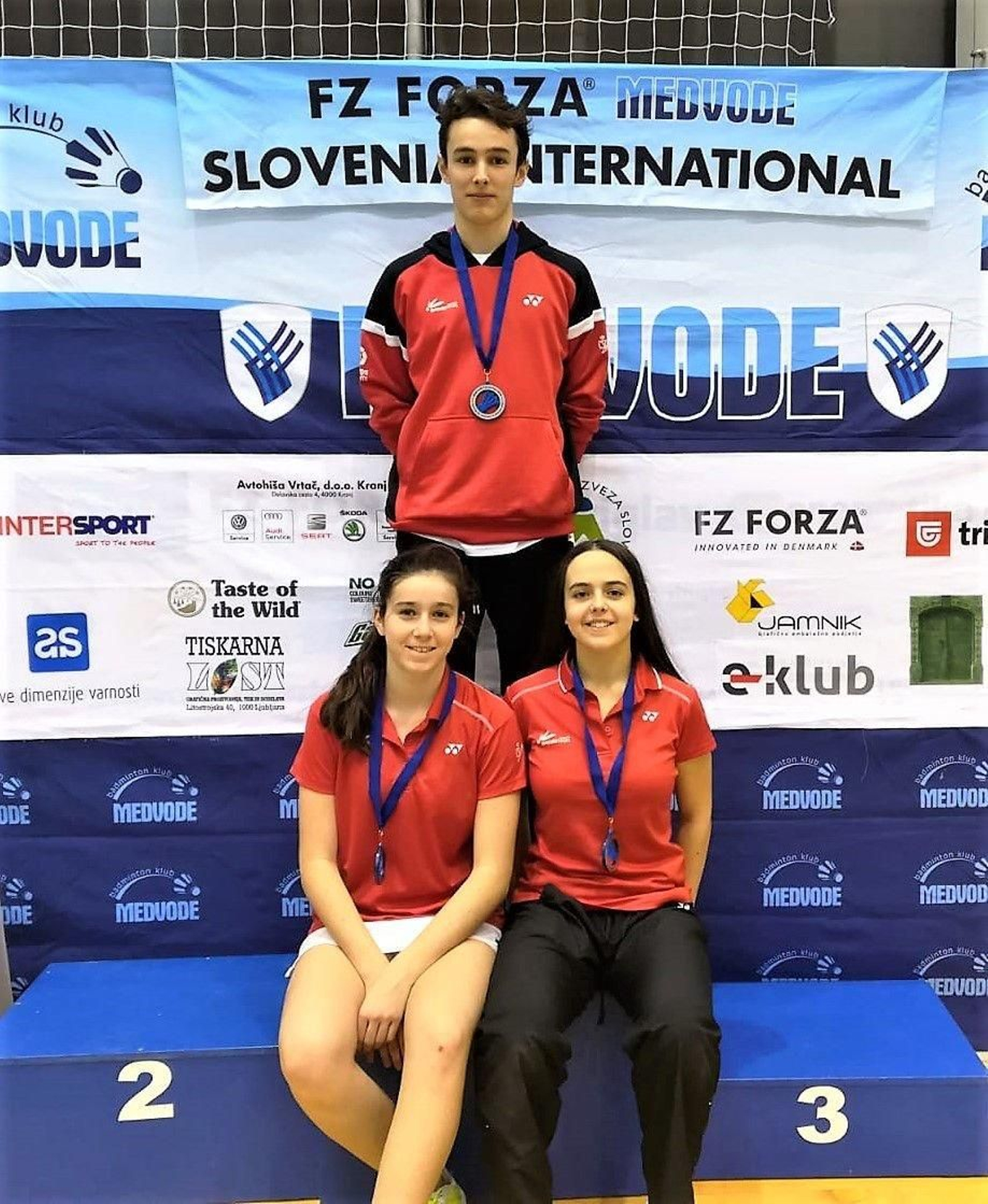 Jacobo Fernández, AniaSetién y Lucía Rodríguez, en Eslovenia.