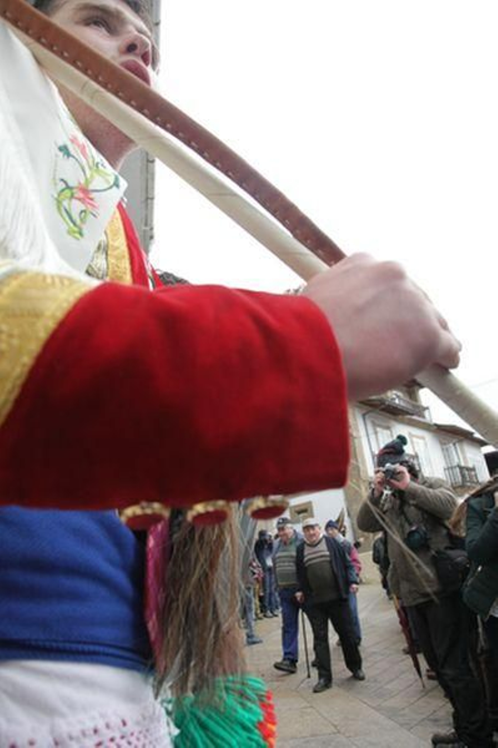 Laza recibe a los peliqueiros con bica y licor café