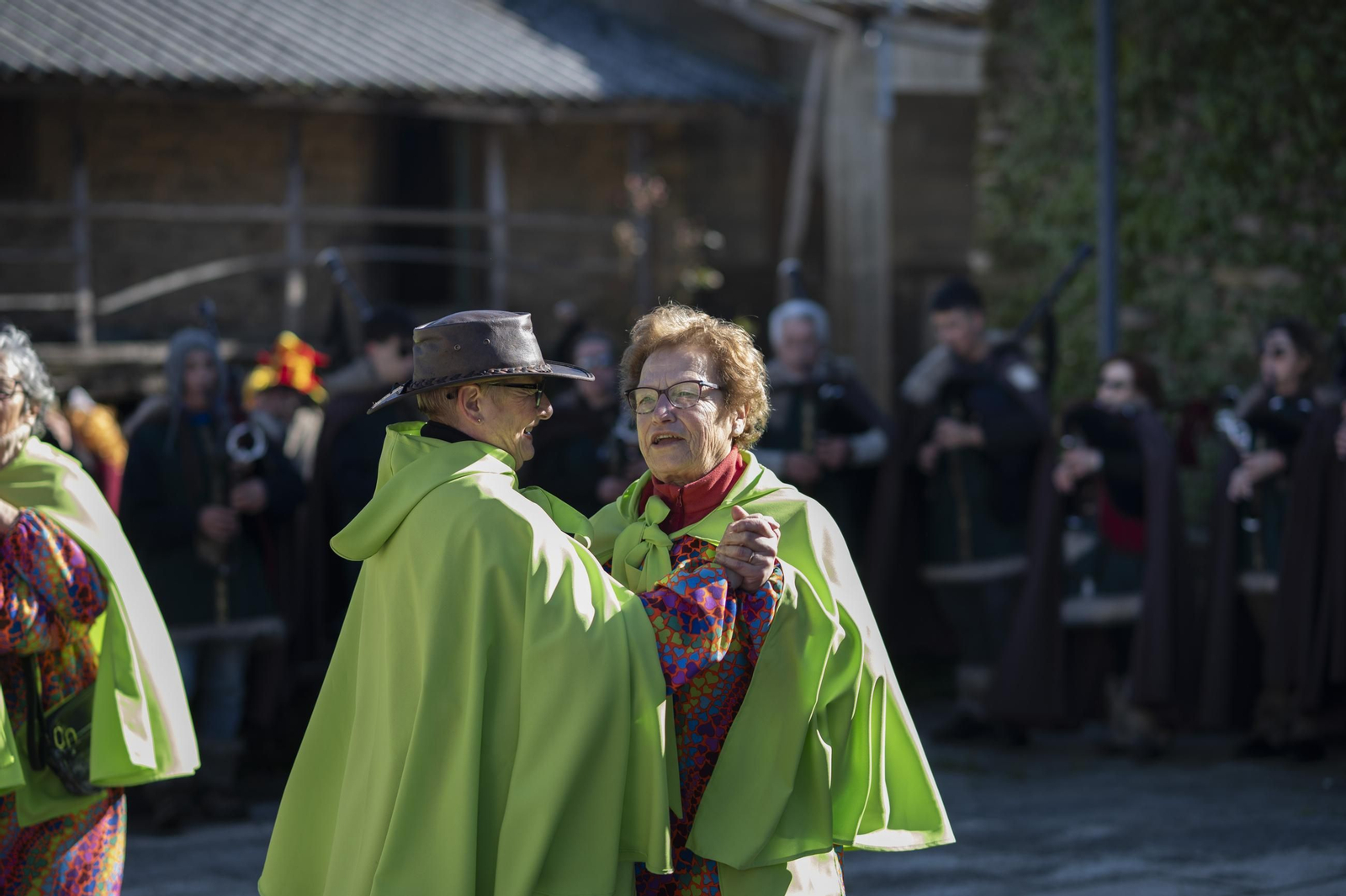 Galería | La música y el color de los Vellarróns en el Entroido de Riós