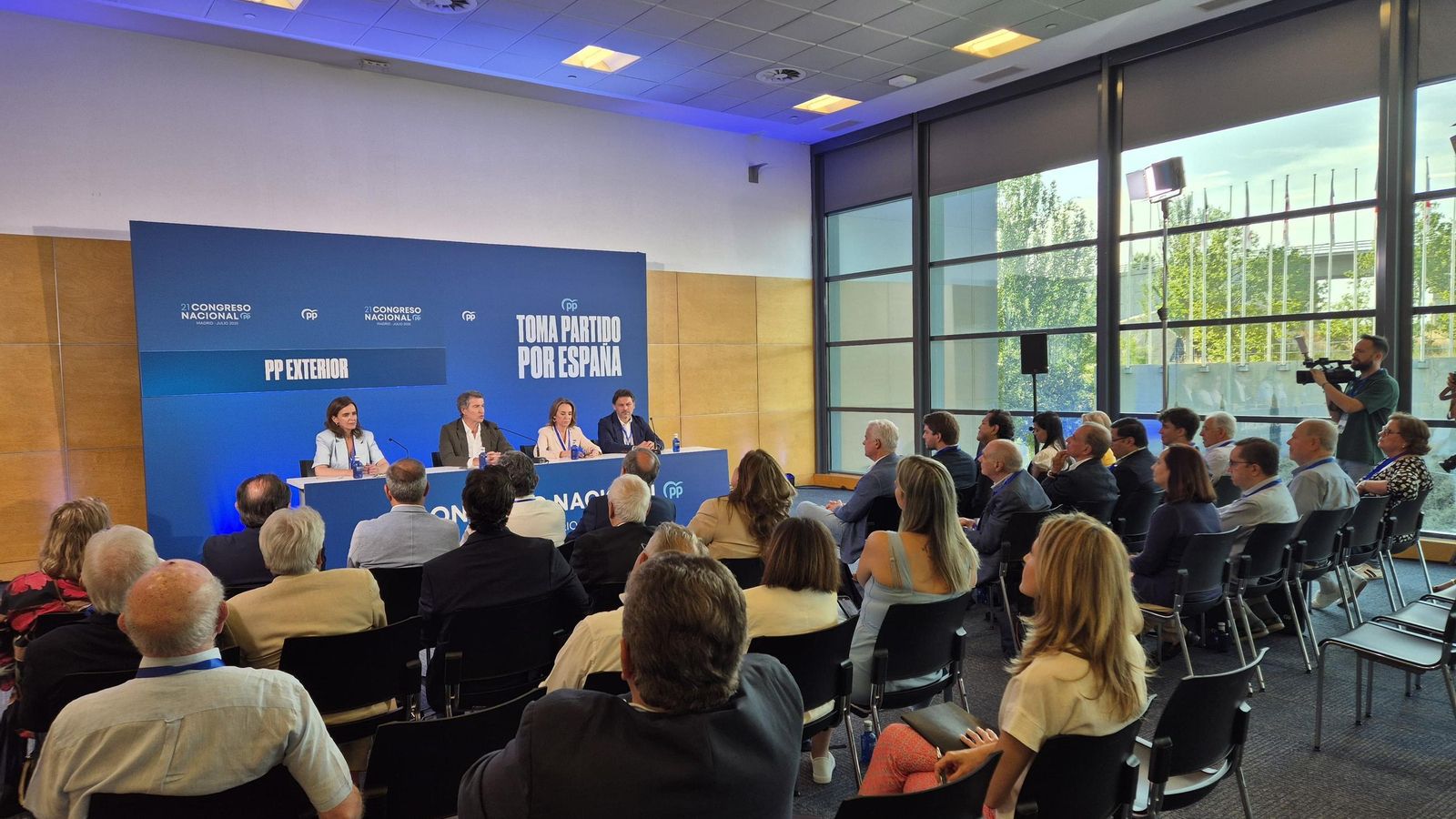 Imagen general de la reunión con los representantes del exterior