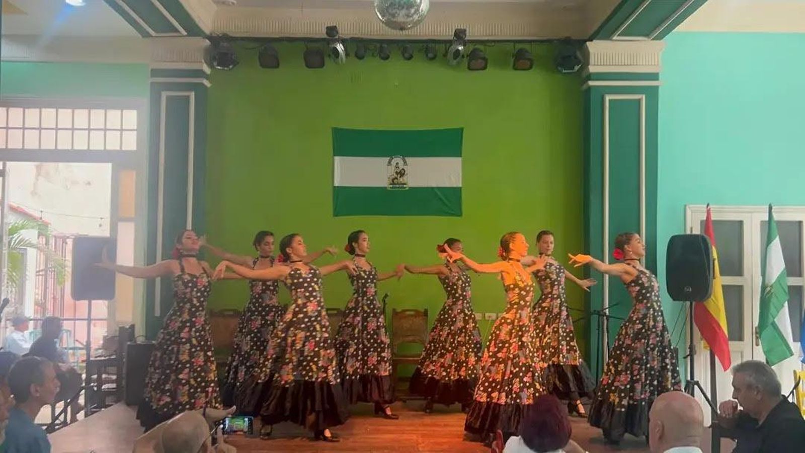 Actuación de uno de los grupos de danza