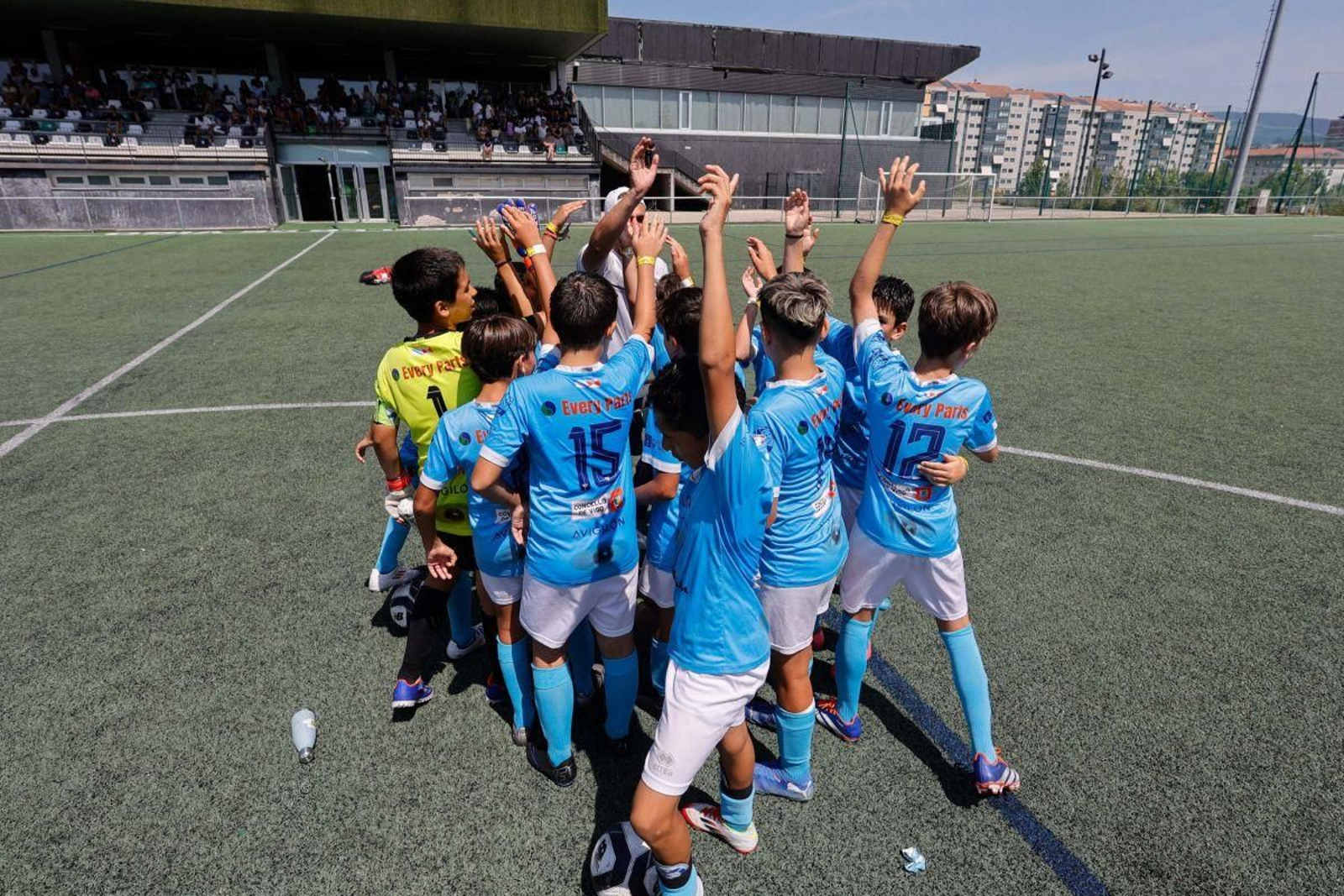 La jornada de ayer fue calurosa en lo meteorológico pero también en lo humano, con bonitas imágenes.