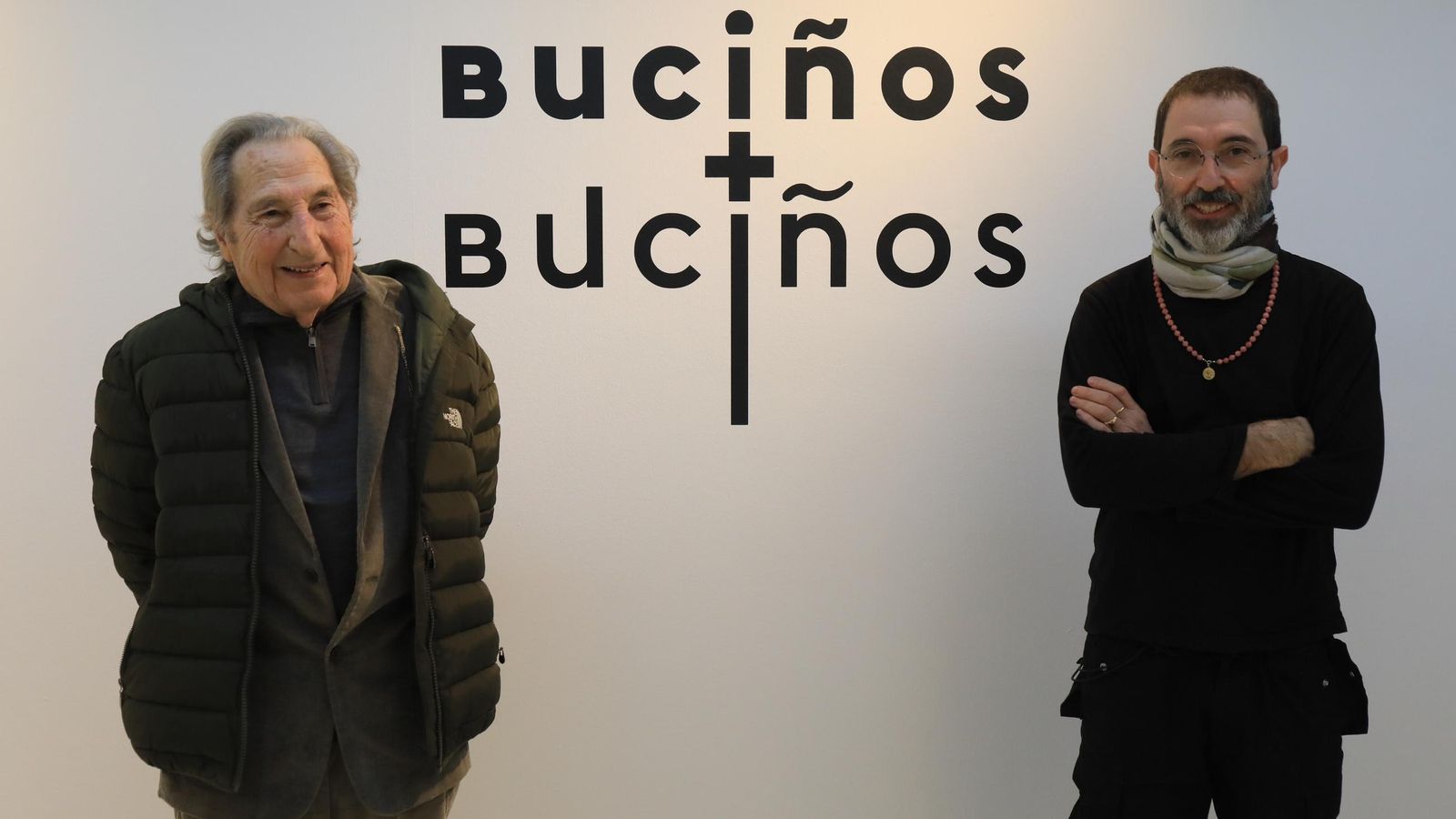 Manuel y Antón Buciños en el salón de exposiciones del Centro Cultural Marcos Valcárcel