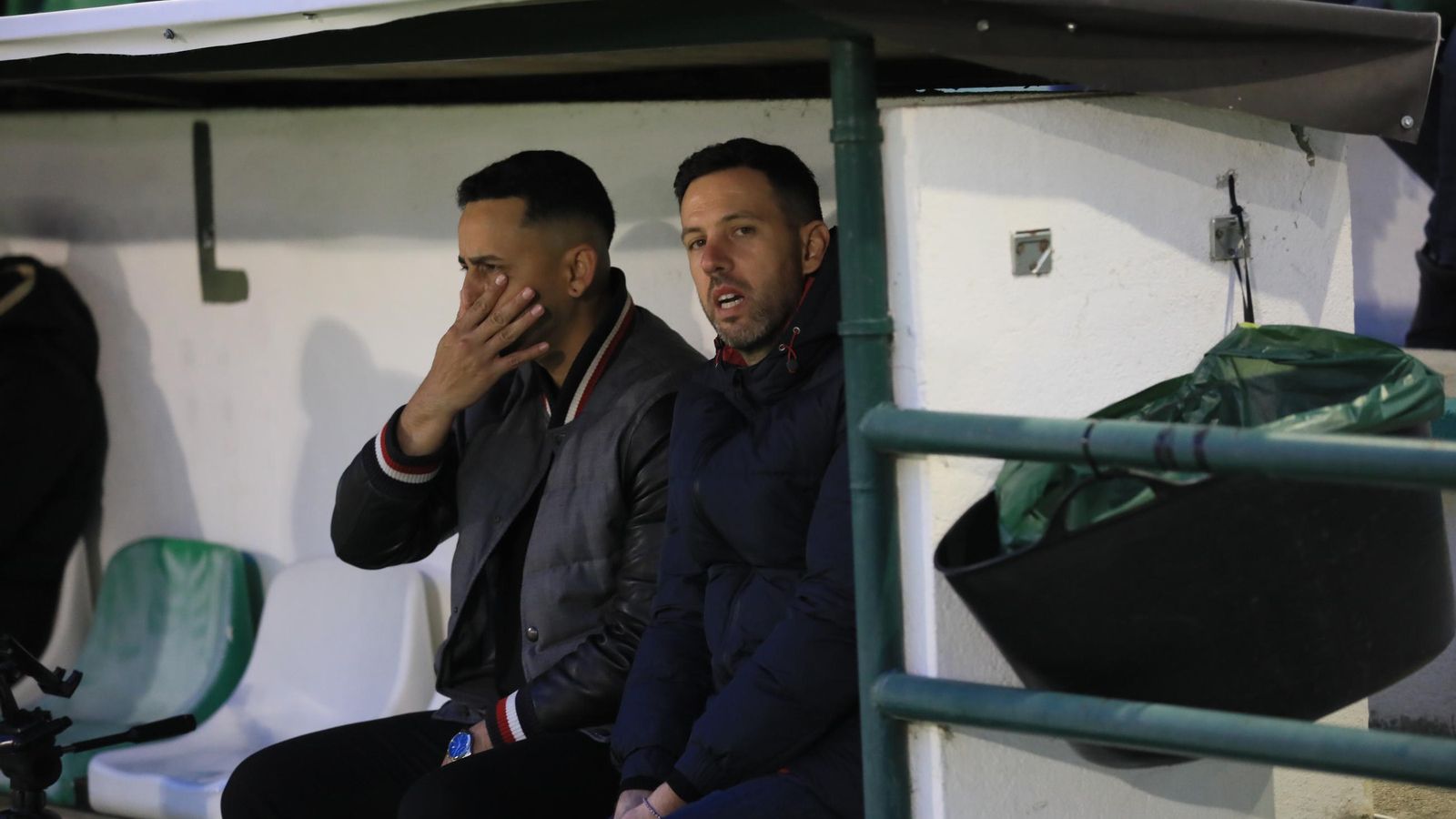 Galería | El frío domina el derbi ourensano entre Arenteiro y Ourense CF en Espiñedo