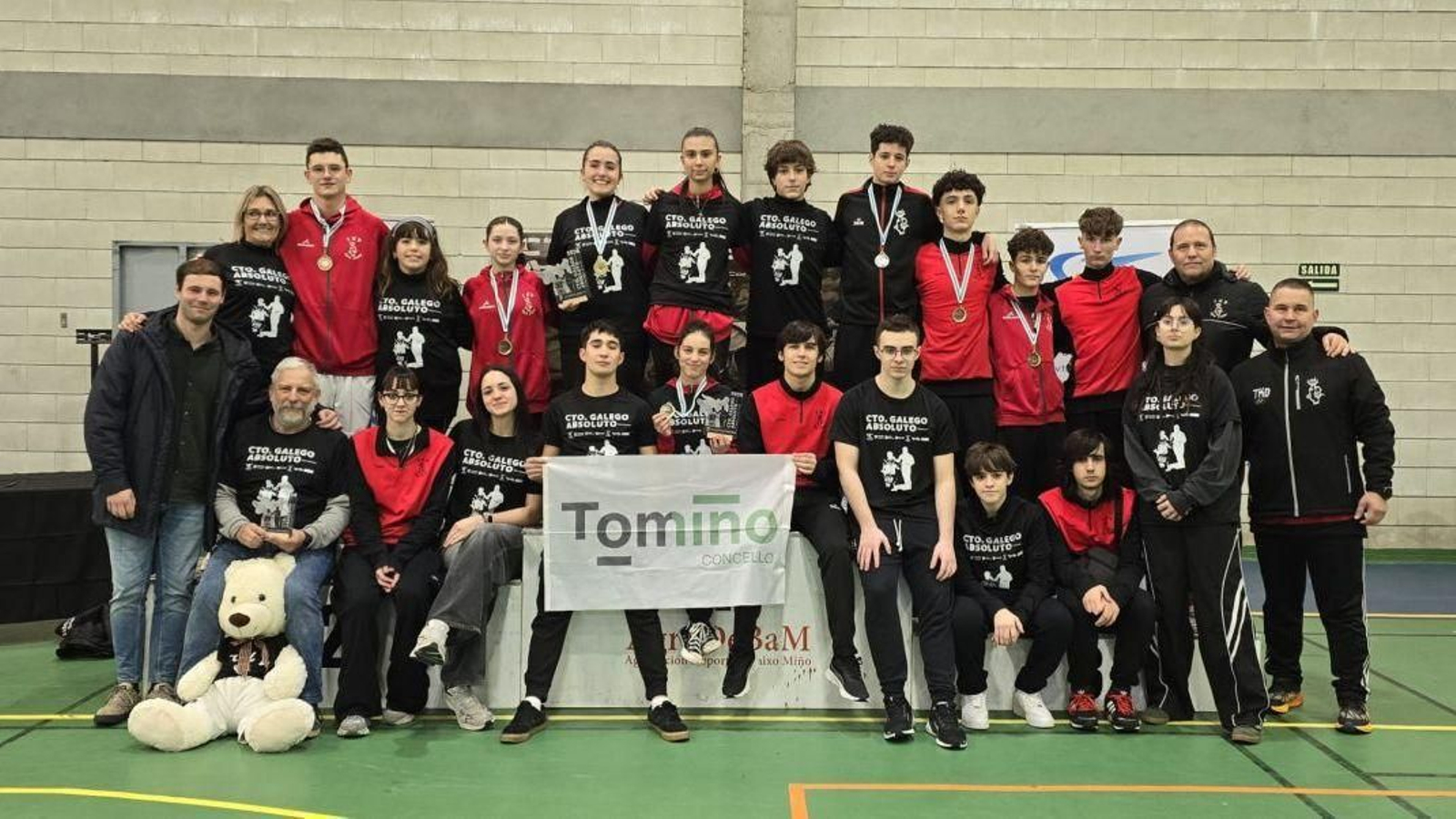O certame galego absoluto de combate celebrouse onte no tomiñés pavillón de Goián con cen deportistas.