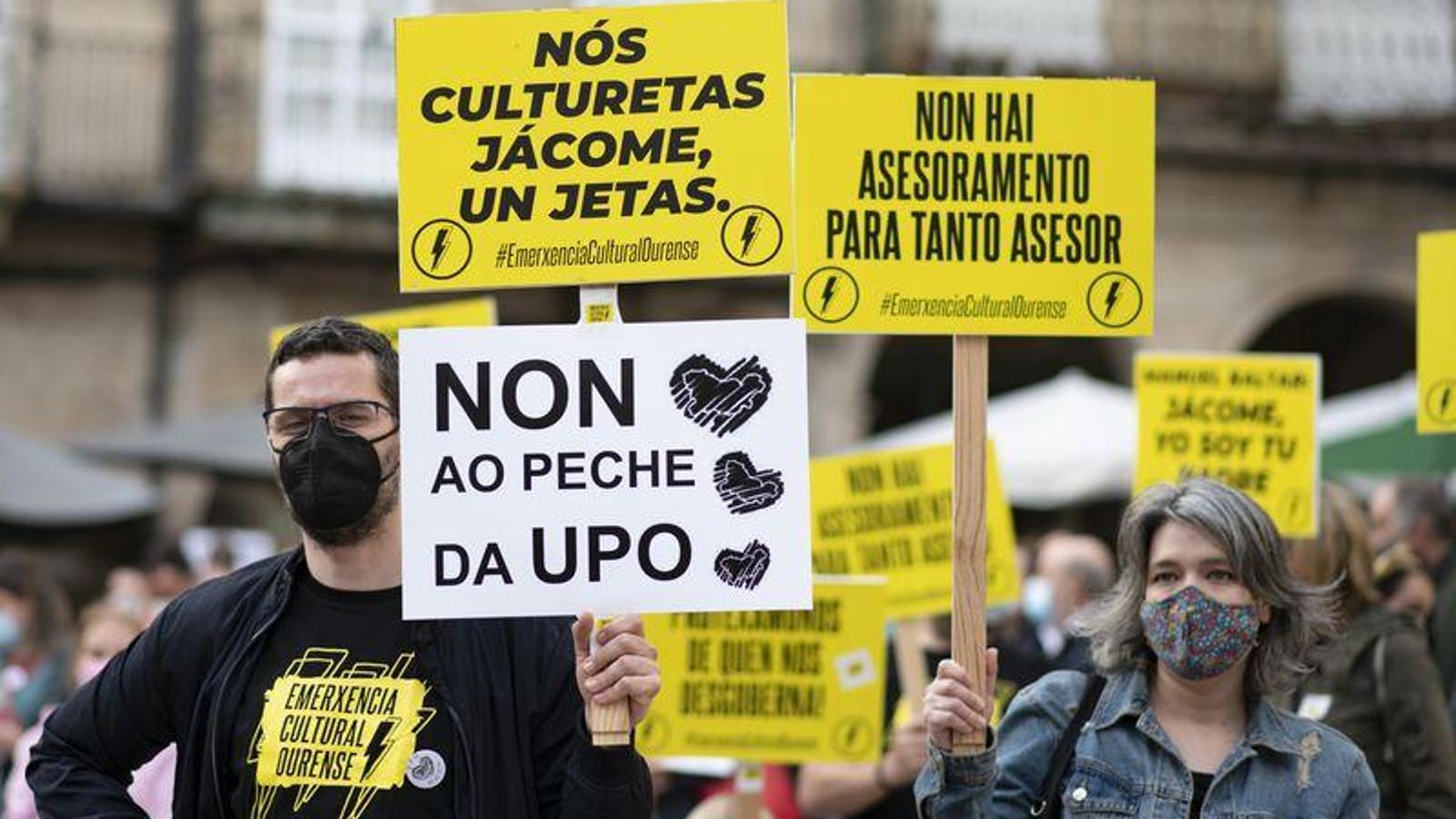 Ourense. 21/05/2021. Concentración cultural en contra do peche da Universidade Popular de Ourense na praza Maior de Ourense. Foto: Xesús Fariñas
