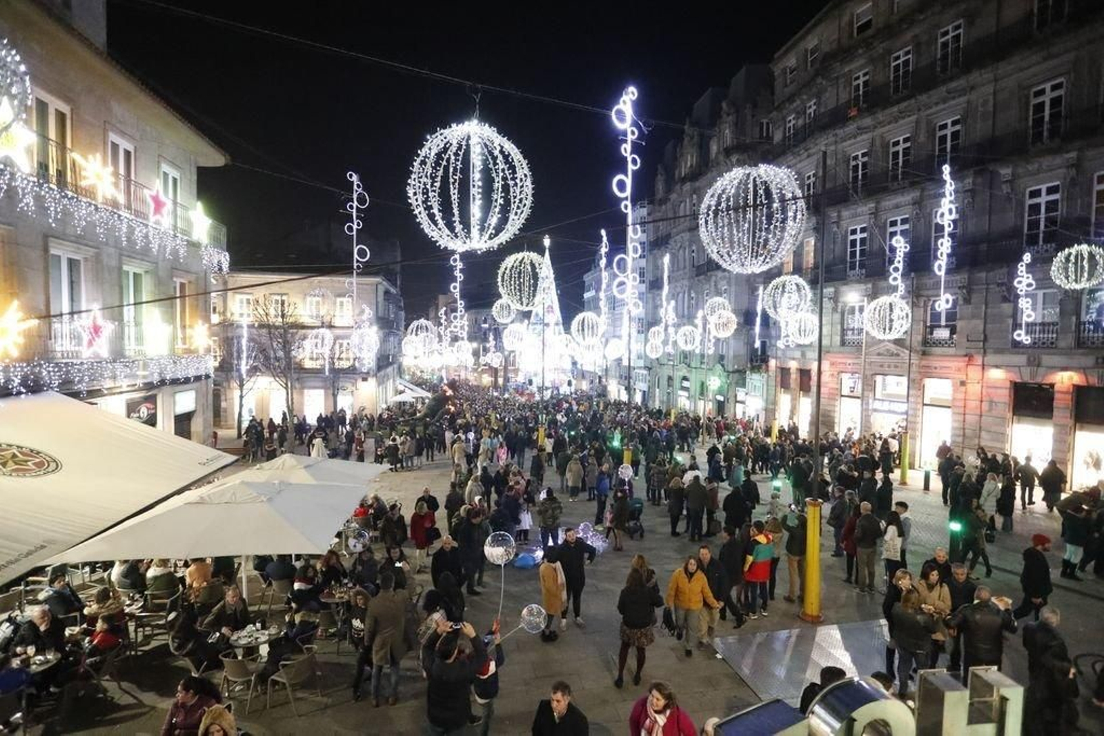 Los turistas invaden Vigo en el Puente322