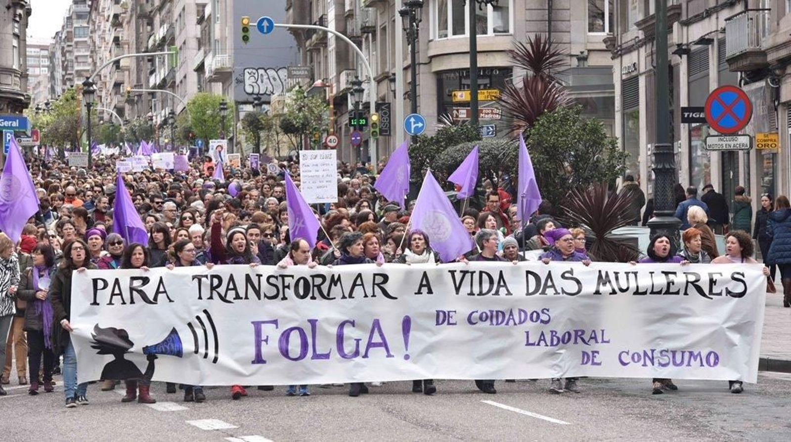La marcha feminista recorre las calles de Vigo 20
