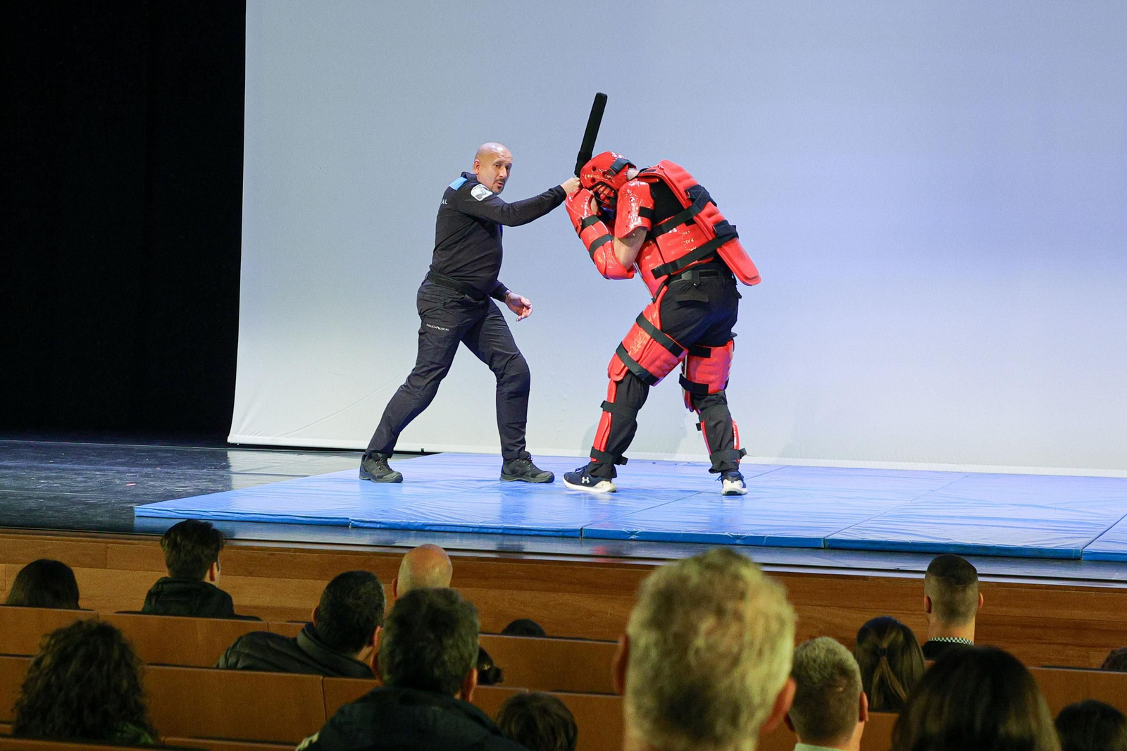 Galería | Niños y mayores descubren el trabajo de la Policía Local de Vigo