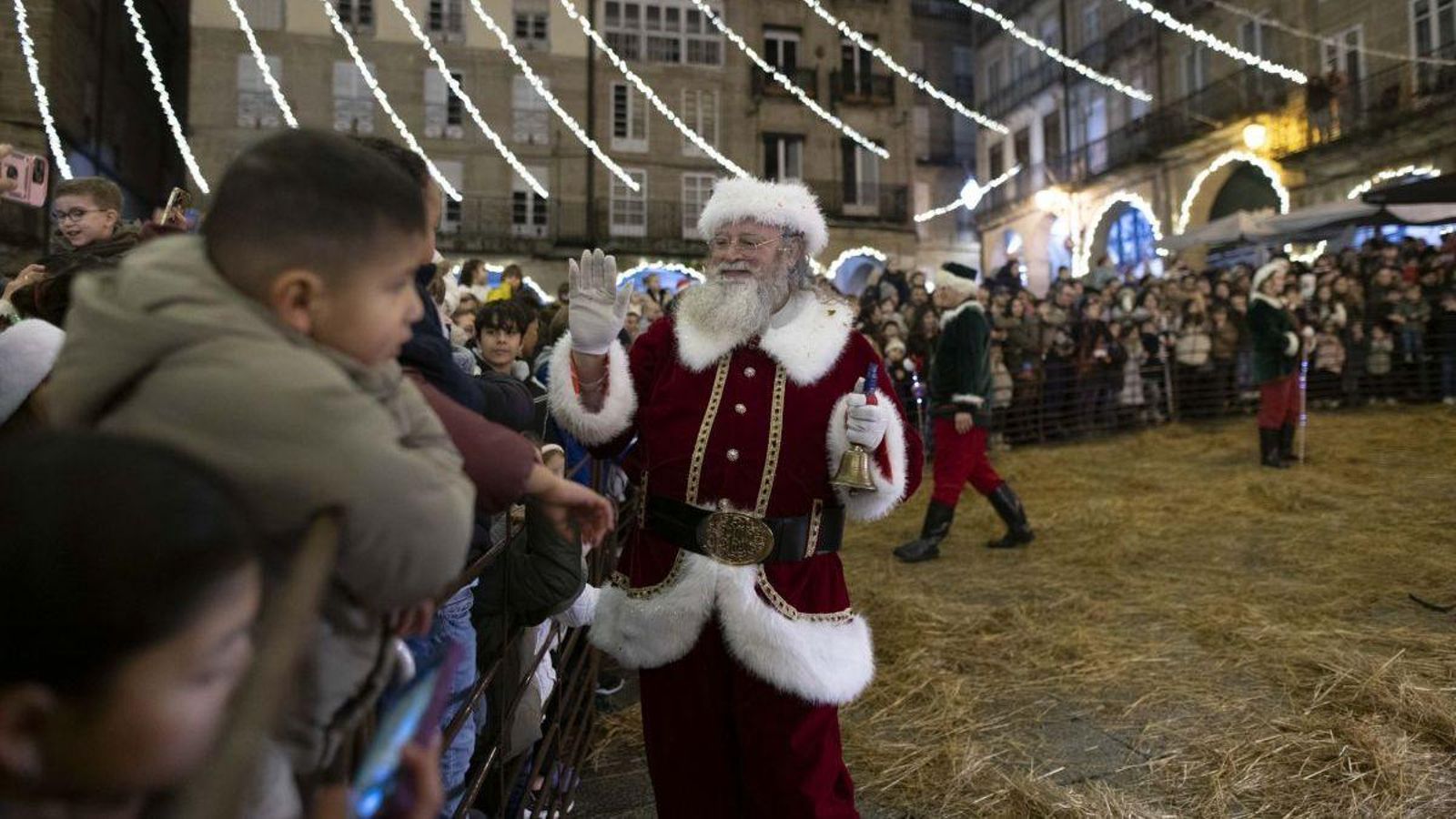 Los niños se agolparon en la Plaza Mayor.