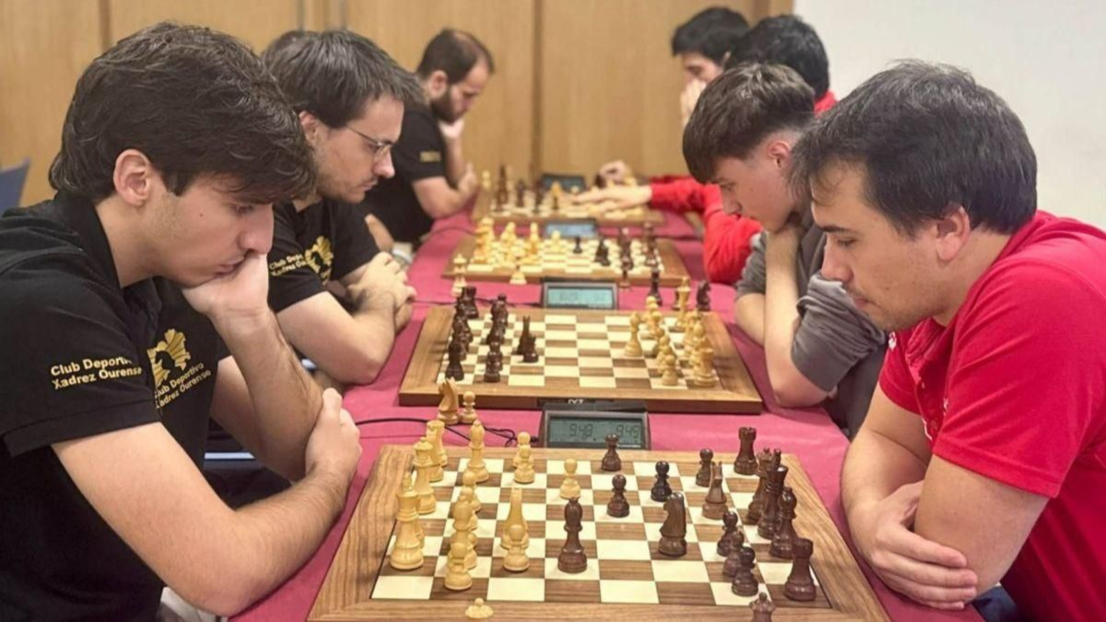 El cuarteto ourensano, a la izquierda en una de las rondas.