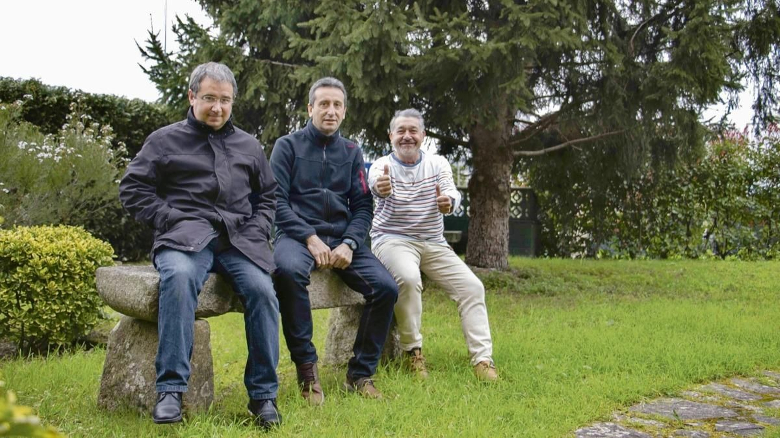 José Antonio García Acuña con dos misioneros que participaban en el Seminario en unas jornadas.