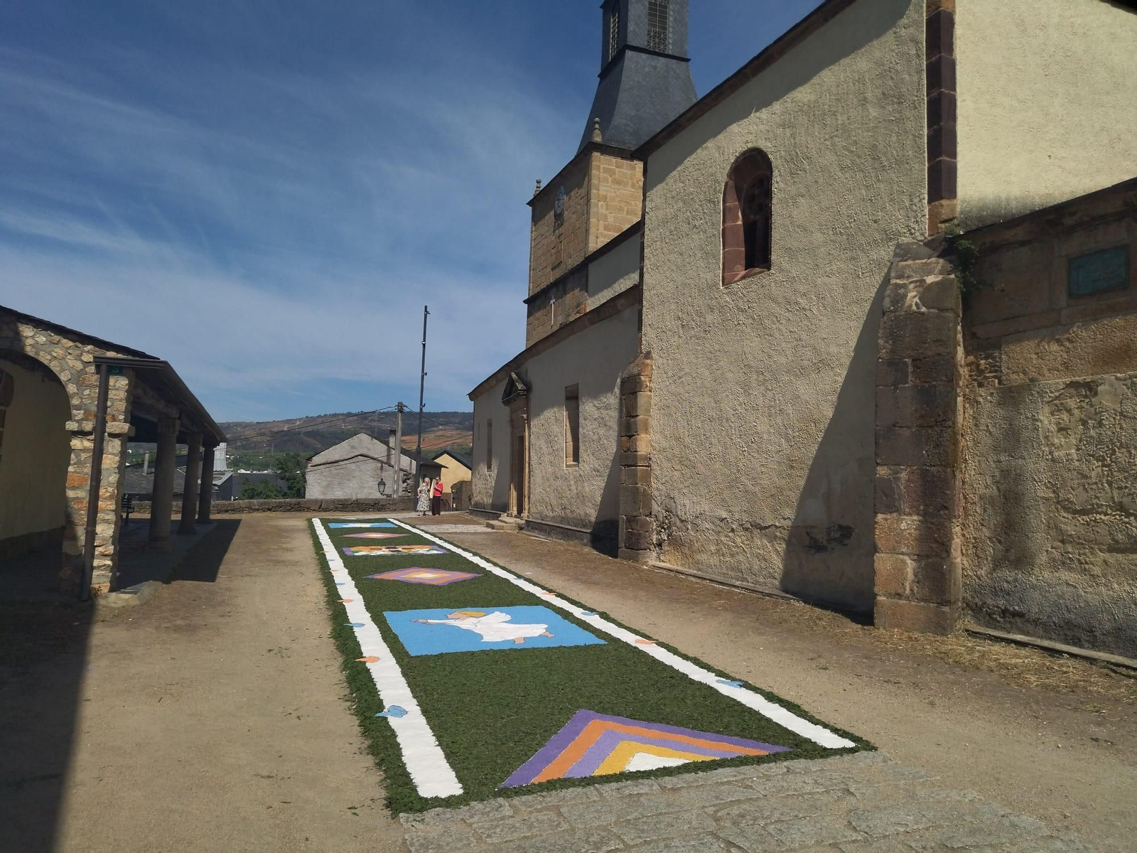 Alfombra floral por el Corpus Christi en A Pobra de Trives.