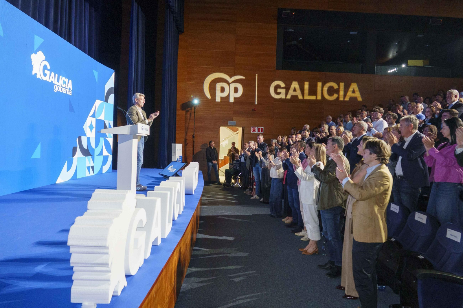 Galería | Rueda lidera el acto del PPdeG en Vigo y hace balance del mandato