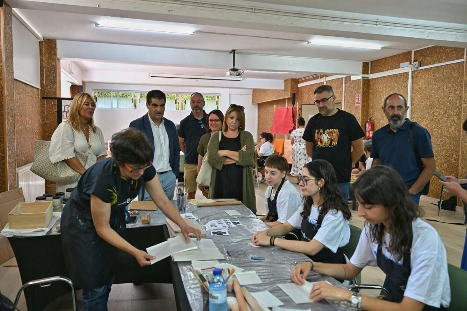 Os xóvenes participantes nun dos obradoiros.