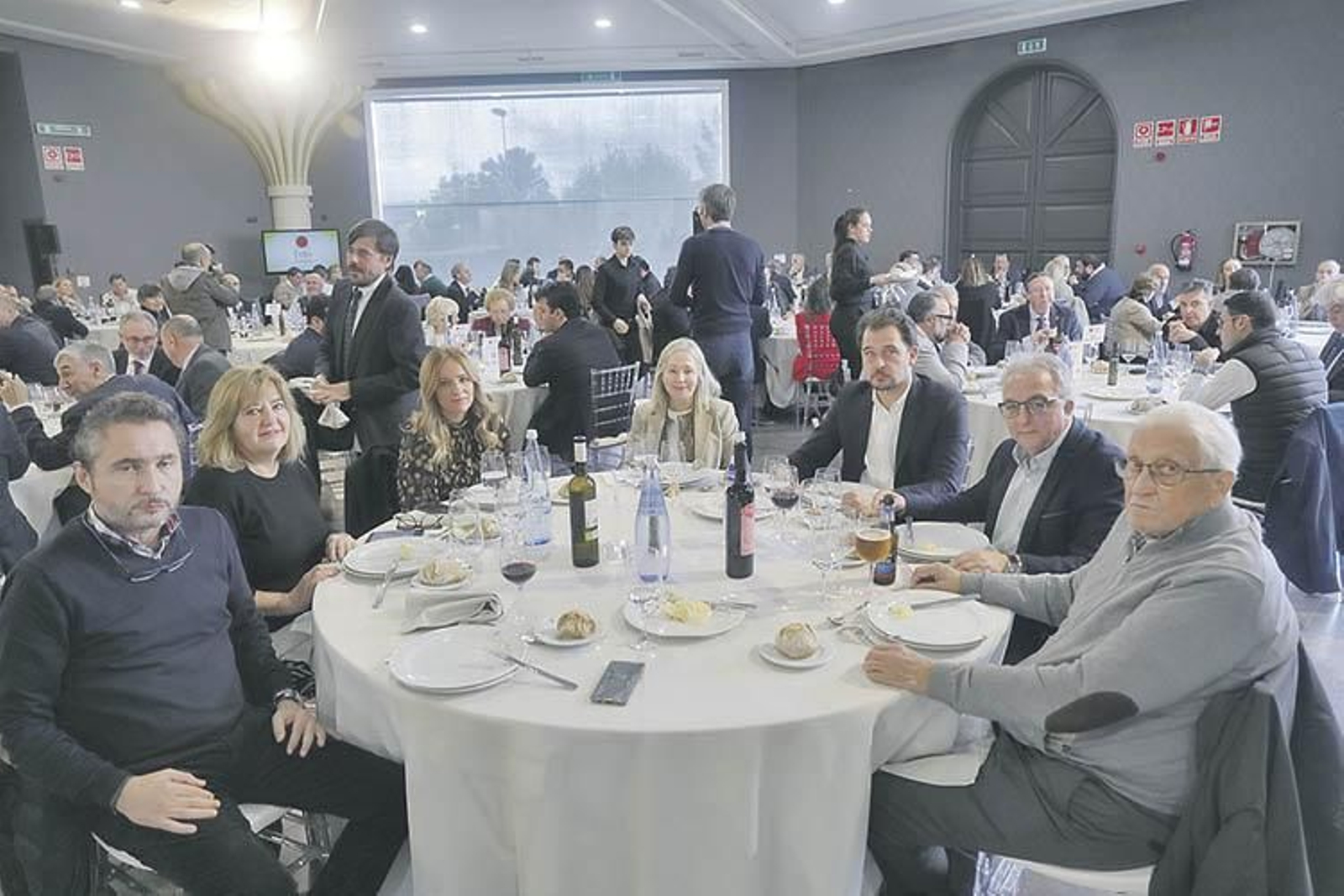 Xaime Calviño, redactor jefe de La Región; Teresa Barge, alcaldesa del Concello da Bola; Marta Nóvoa, diputada autonómica; Myriam Otero, secretaria general de Apetamcor; Álvaro Fernández, alcalde del Concello da Rúa; Plácido Álvarez, alcalde del Concello de Muíños, y Avelino Luis de Francisco, alcalde del Concello de Cortegada.