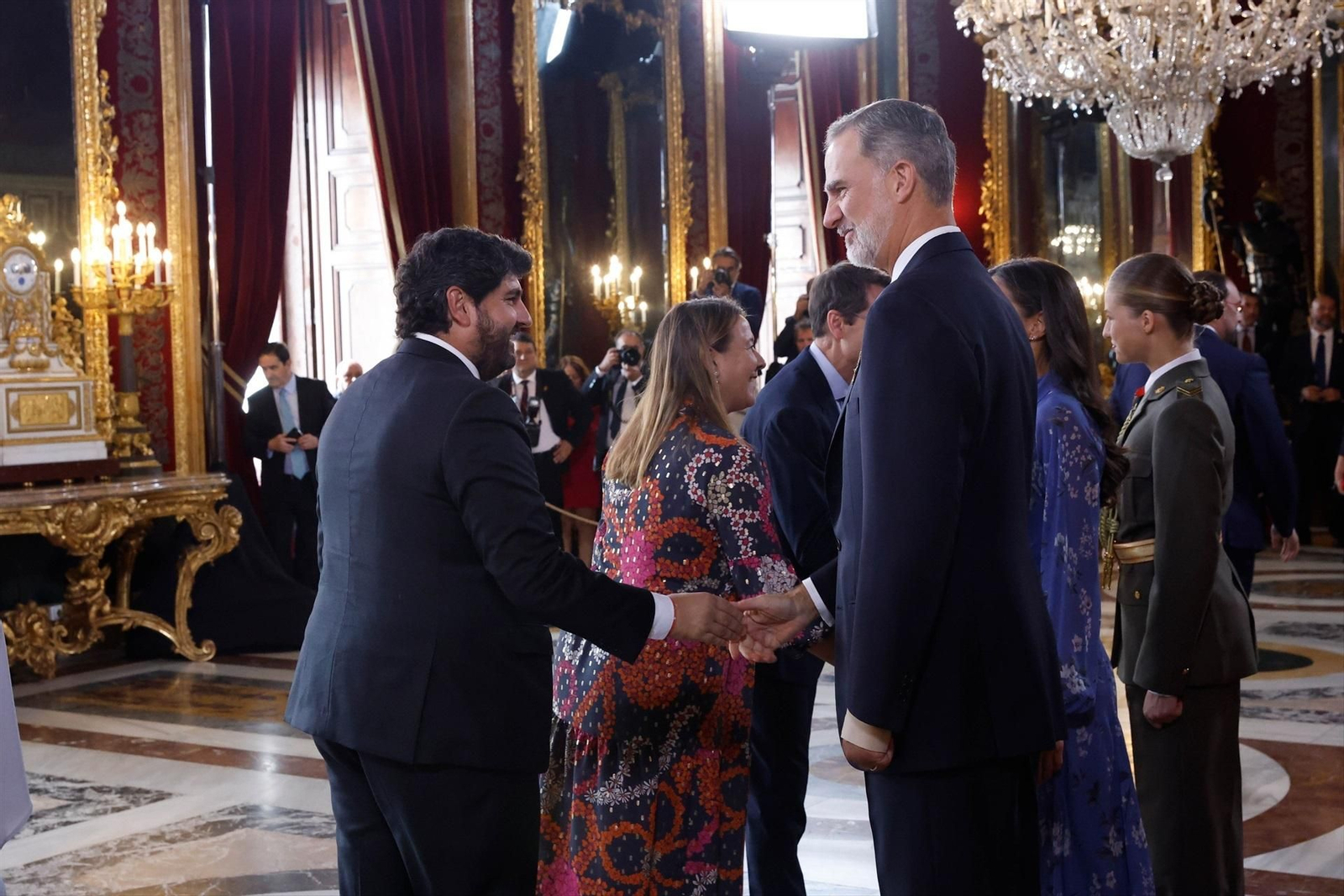 El presidente de la Región de Murcia, Fernando López Miras, asiste en Madrid al desfile con motivo del Día de la Fiesta Nacional.