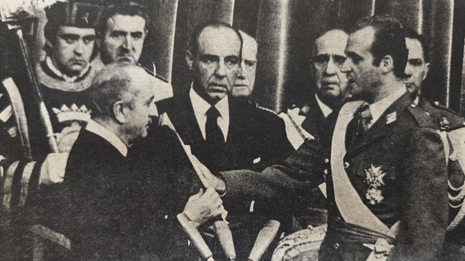 Don Juan Carlos jura como rey de España.