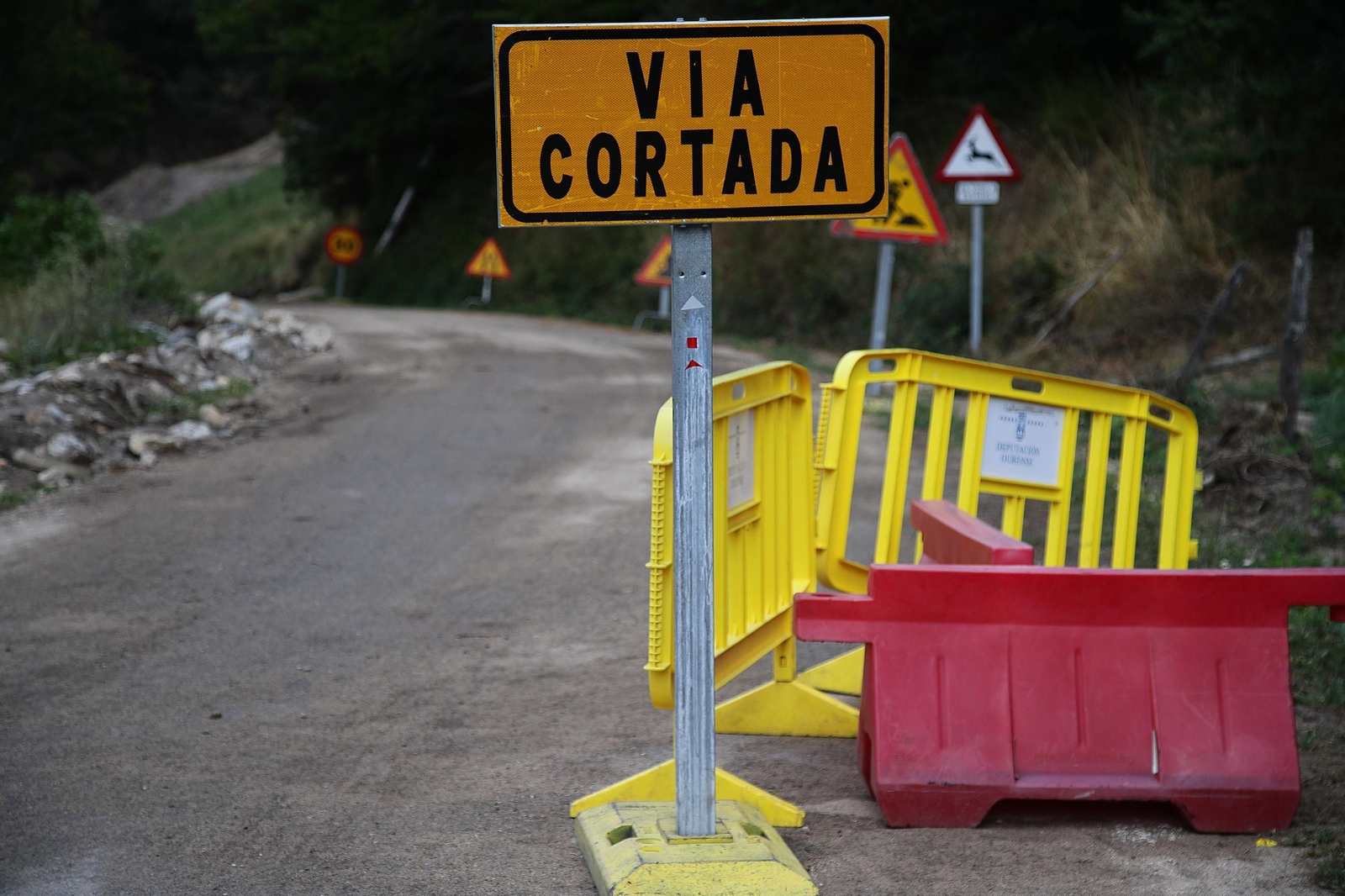Galería | Así están A Bouza y Pixeiros tras más de un mes de limpieza de escombros por las riadas, en fotos