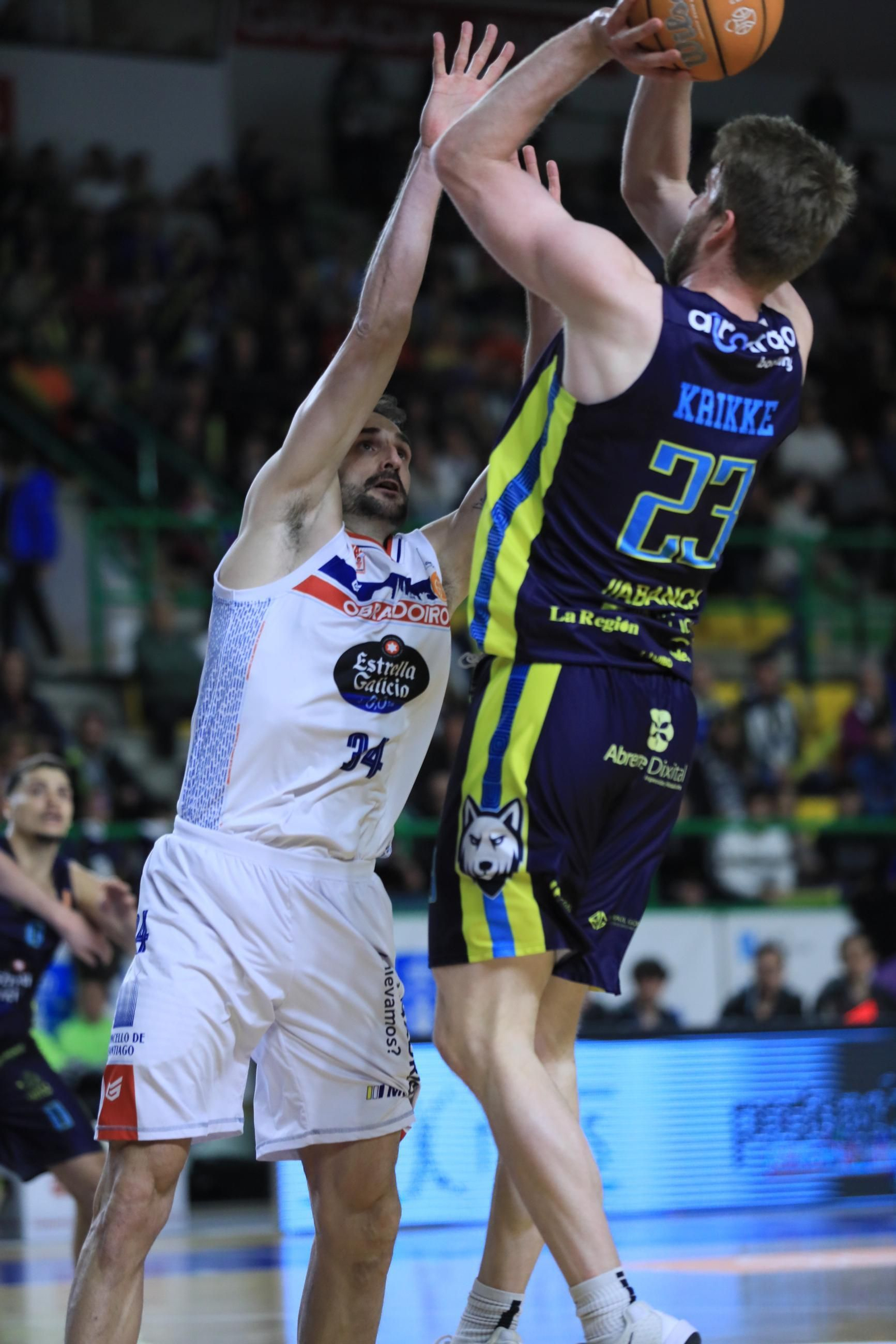 Galería | El Pazo, a reventar para el derbi COB-Obradoiro