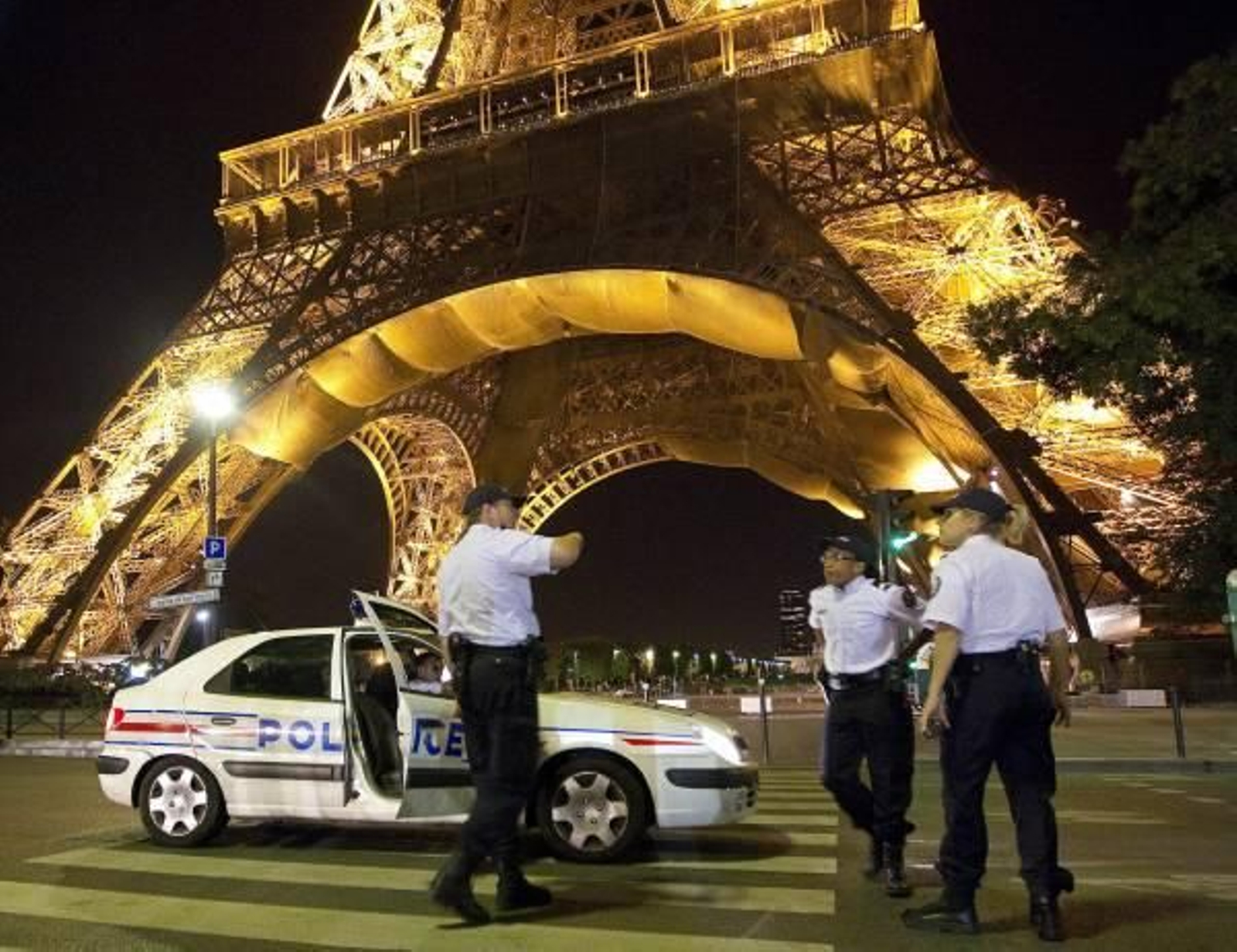 Una amenaza de bomba fuerza la evacuación de la Torre Eiffel
